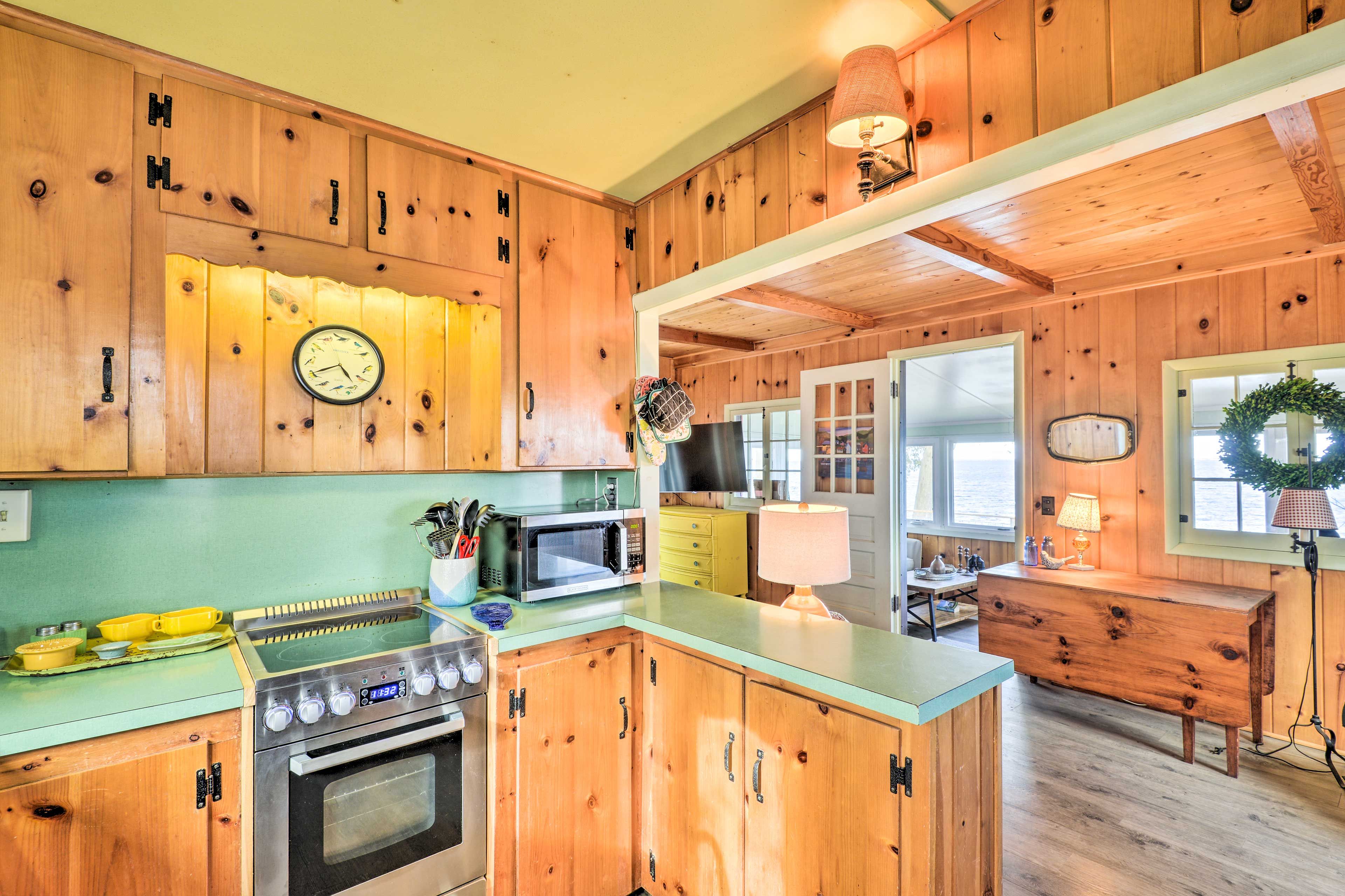 Kitchen | Cooking Basics | Paper Towels/Trash Bags Provided