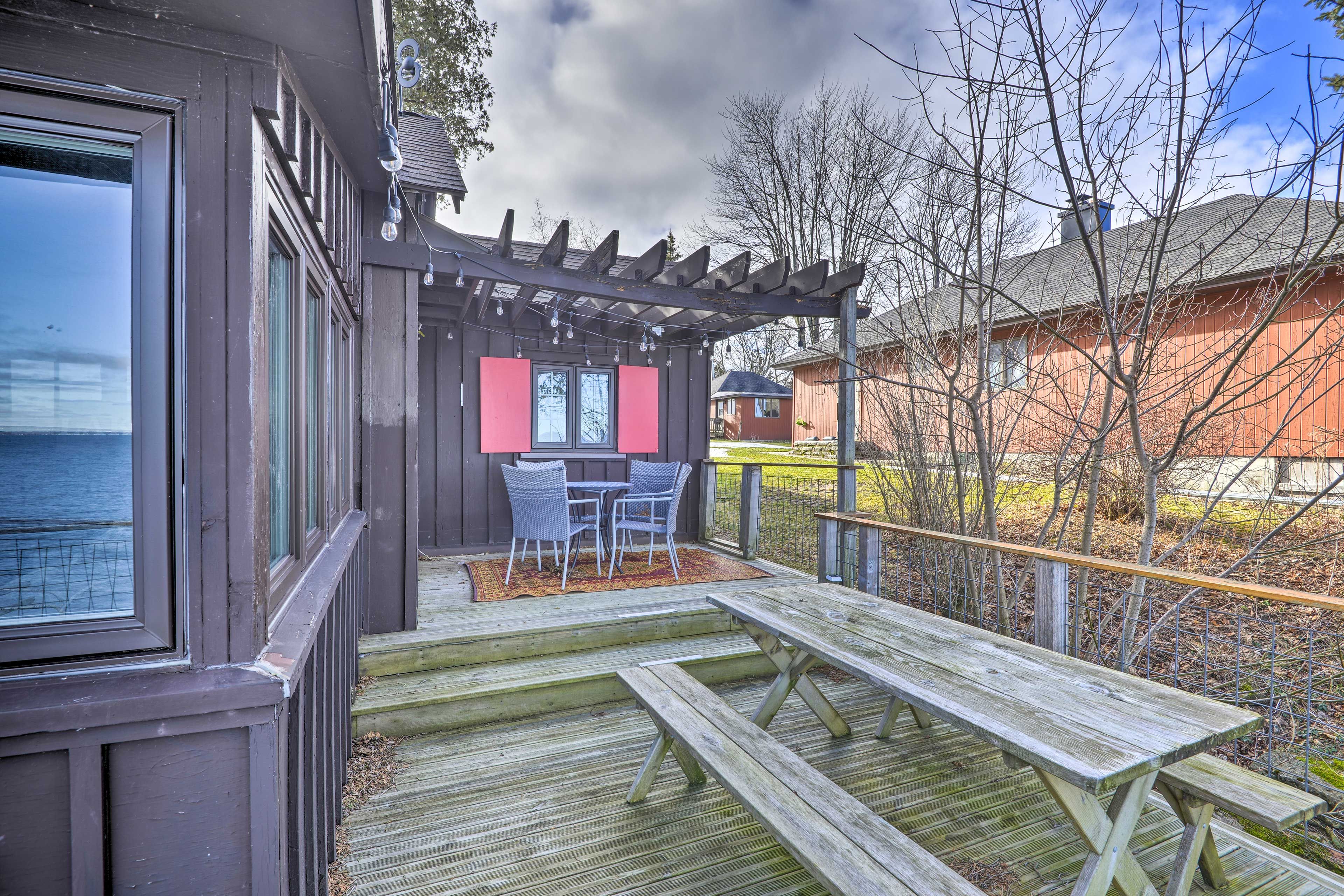 Deck | Outdoor Seating | Gas Grill