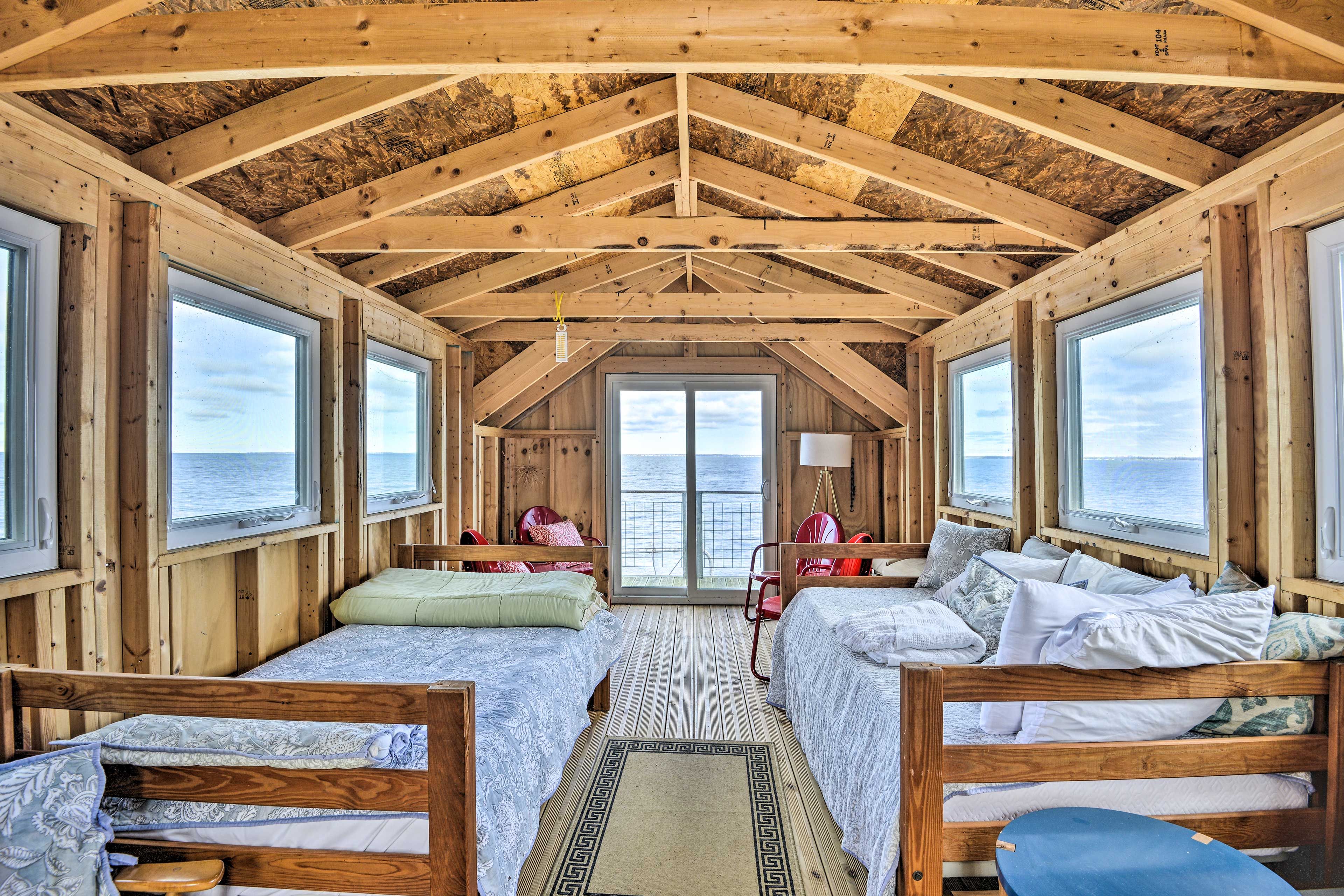 Bedroom 3 (Boathouse) | 2 Twin Beds