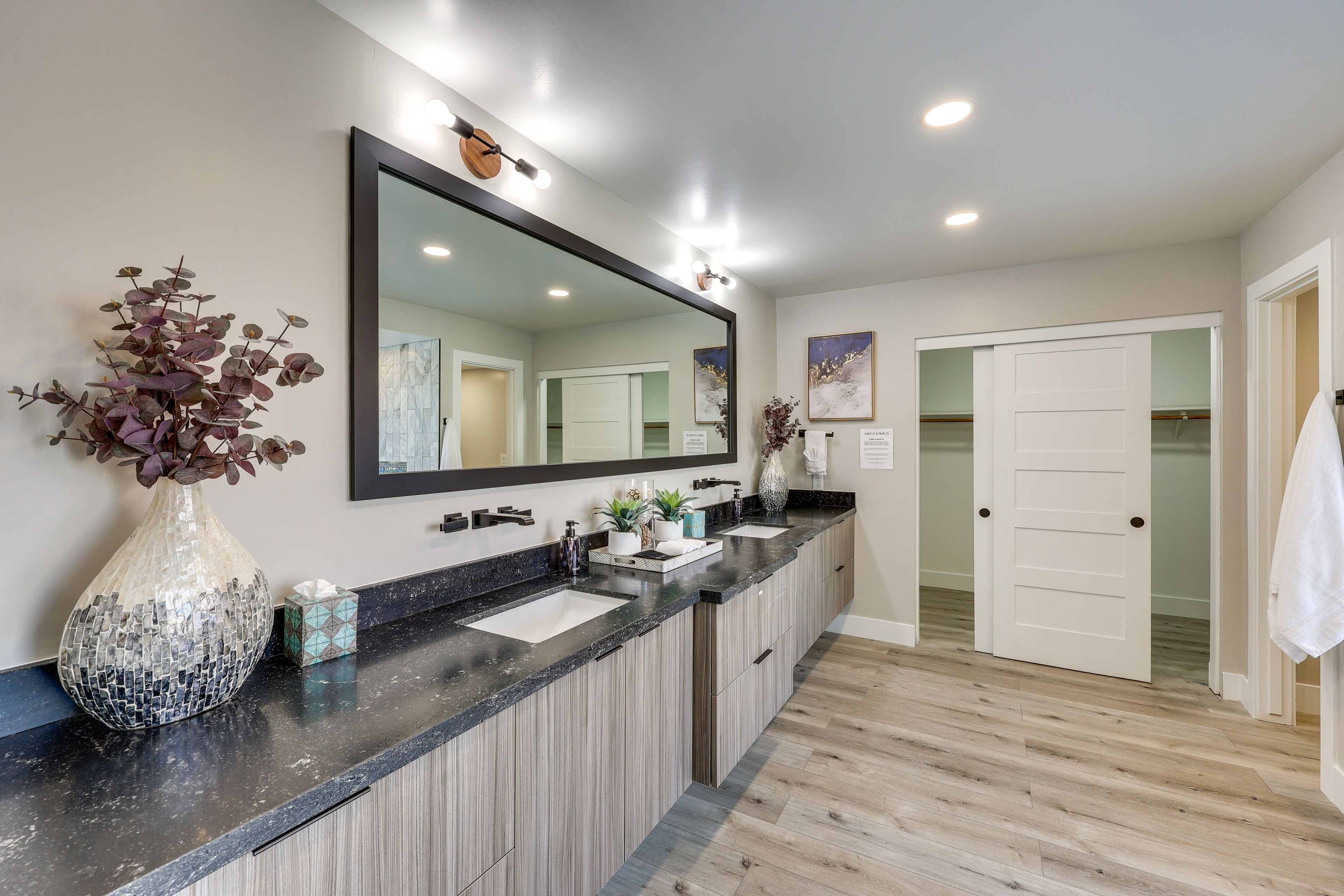 En-Suite Bathroom | Walk-In Closet | Towels Provided | Complimentary Toiletries