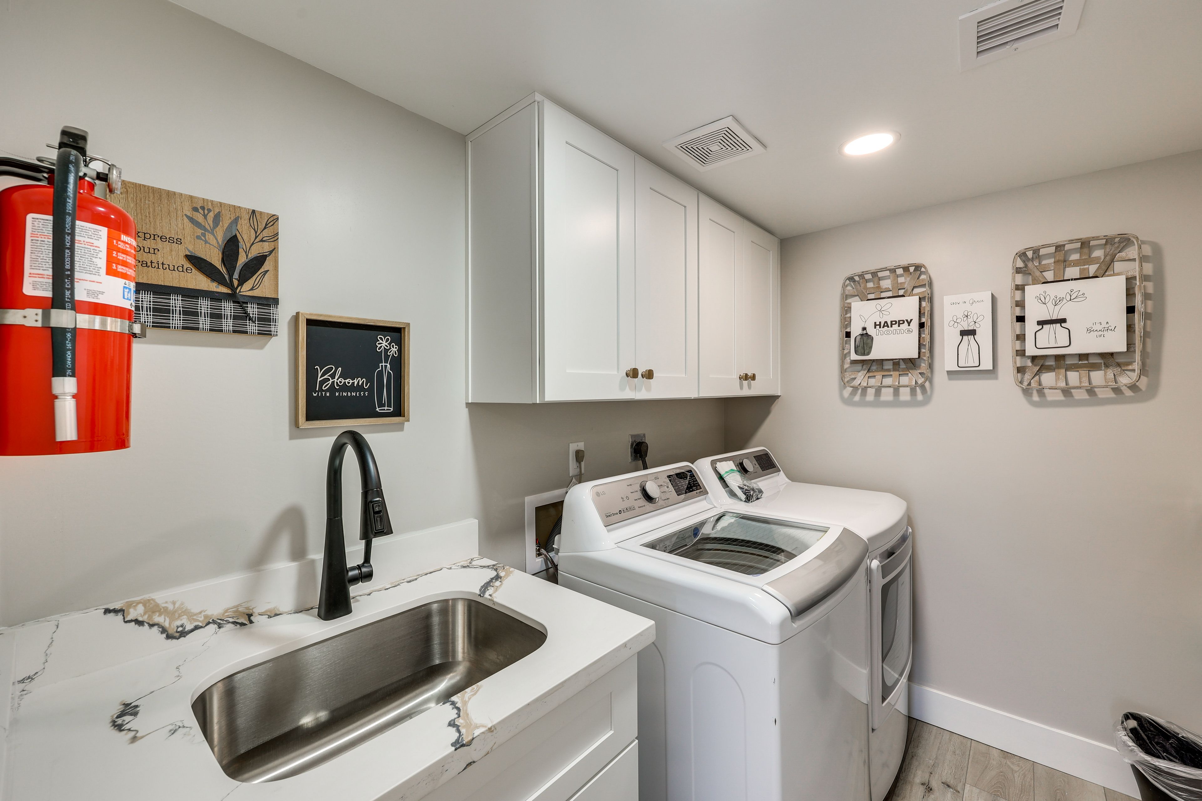 Laundry Room | Washer & Dryer