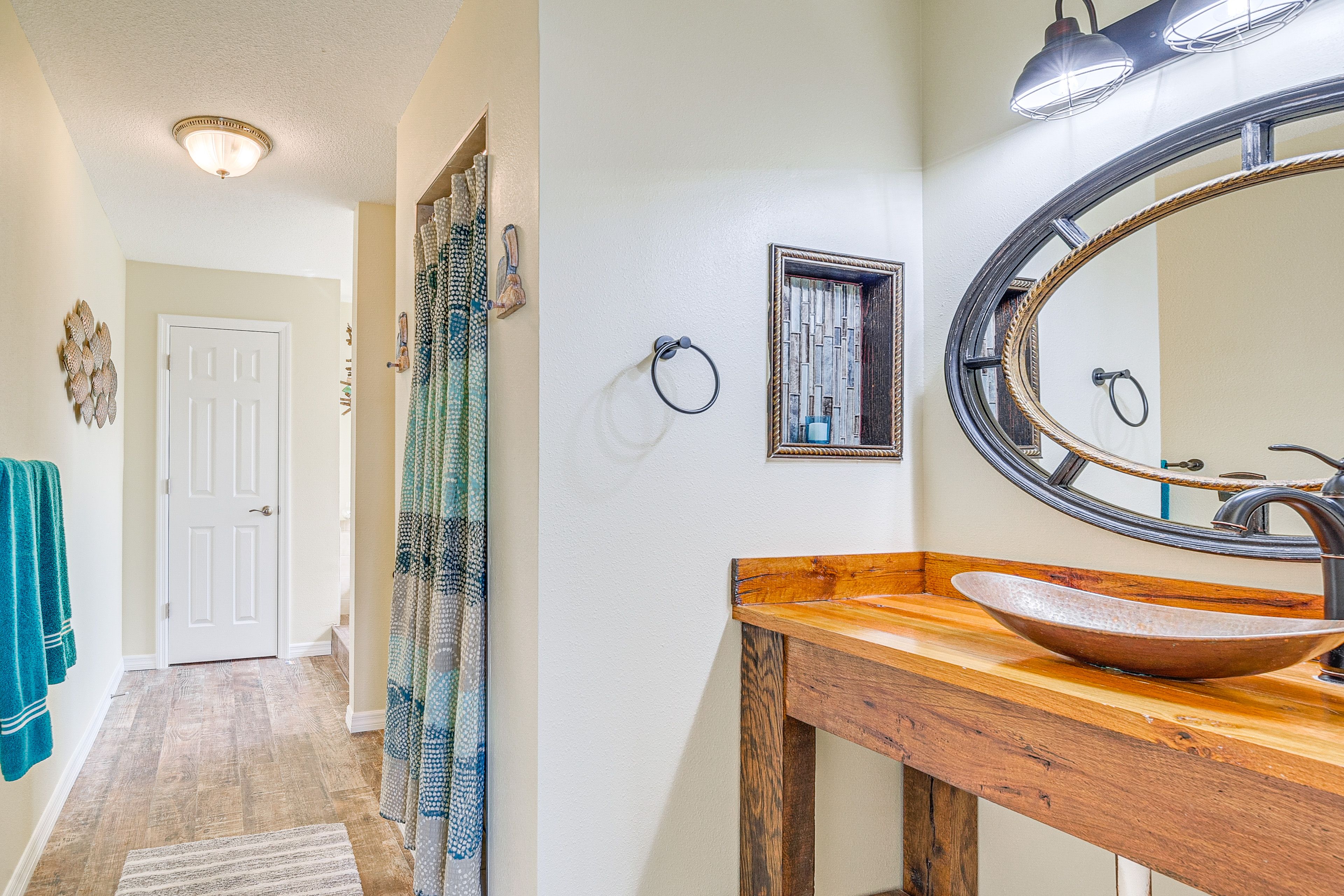 En-Suite Bathroom | Complimentary Toiletries | Towels Provided