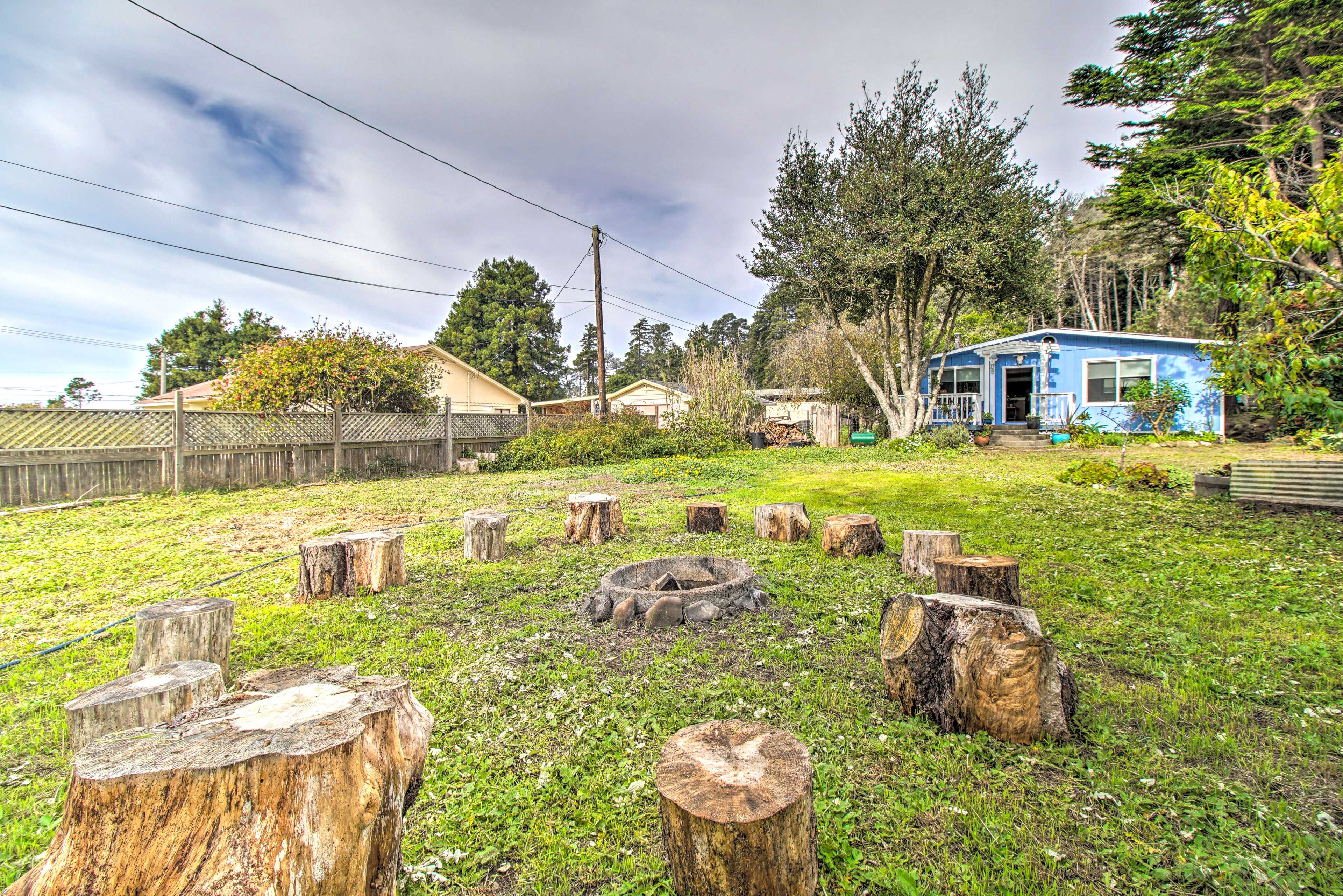 Private Yard | Fire Pit | Gas Grill