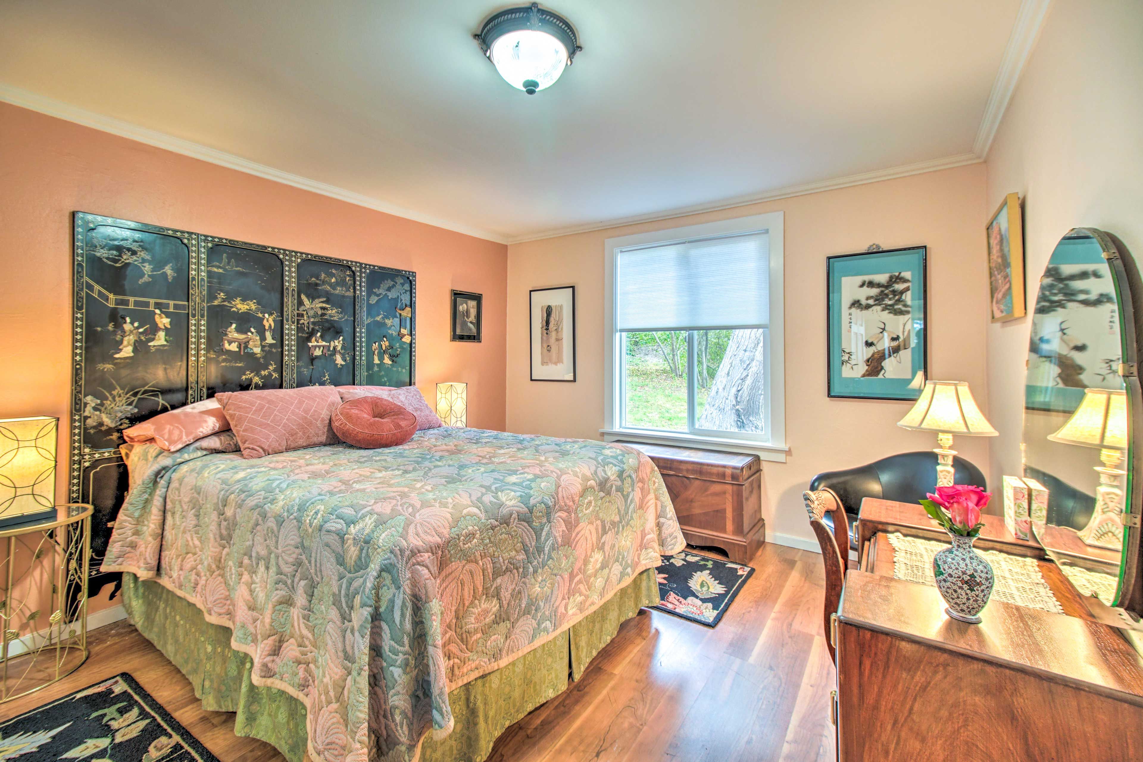 Bedroom 1 | Queen Bed | Linens & Towels Provided