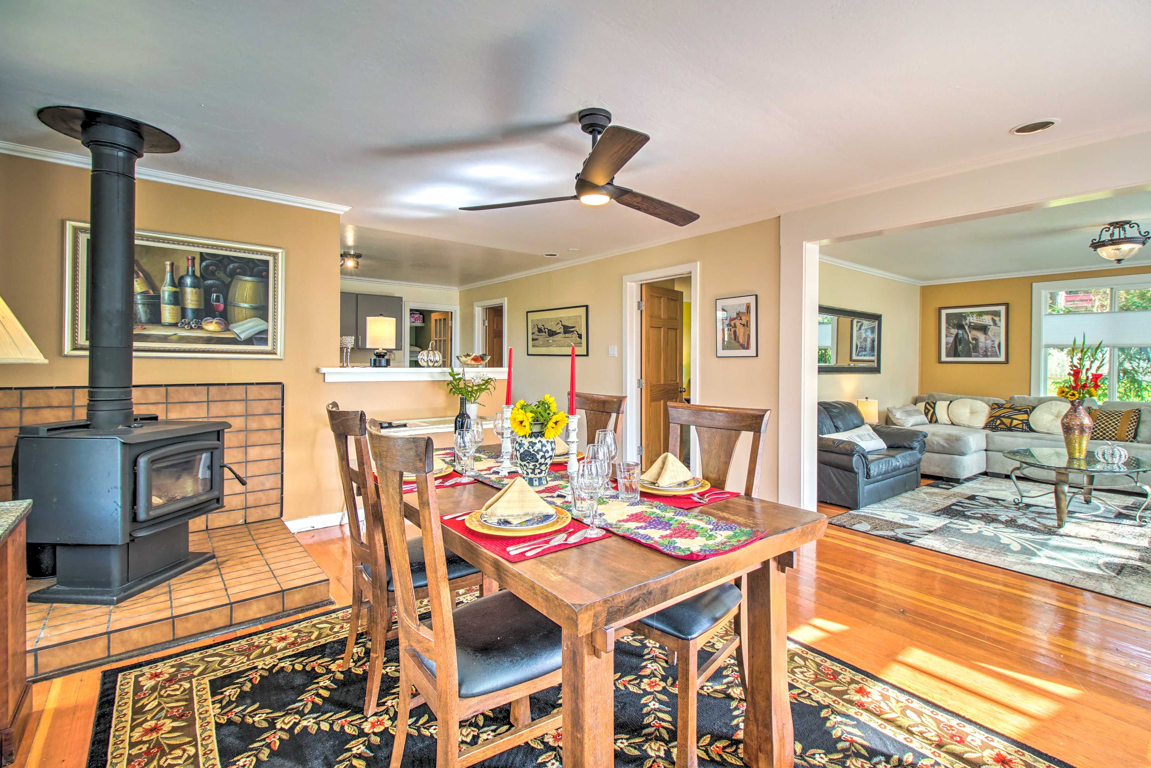 Dining Area | Dishware & Flatware Provided