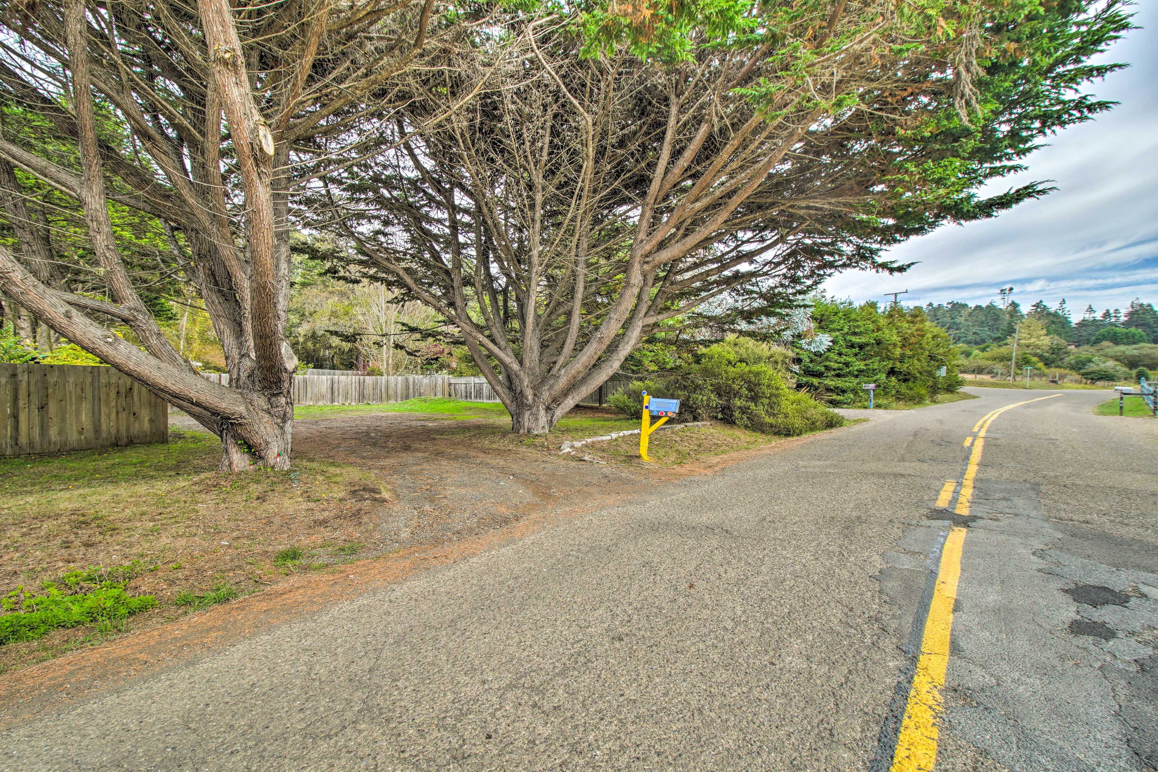 Parking | Driveway (6 Vehicles) | RV & Trailer Parking Available