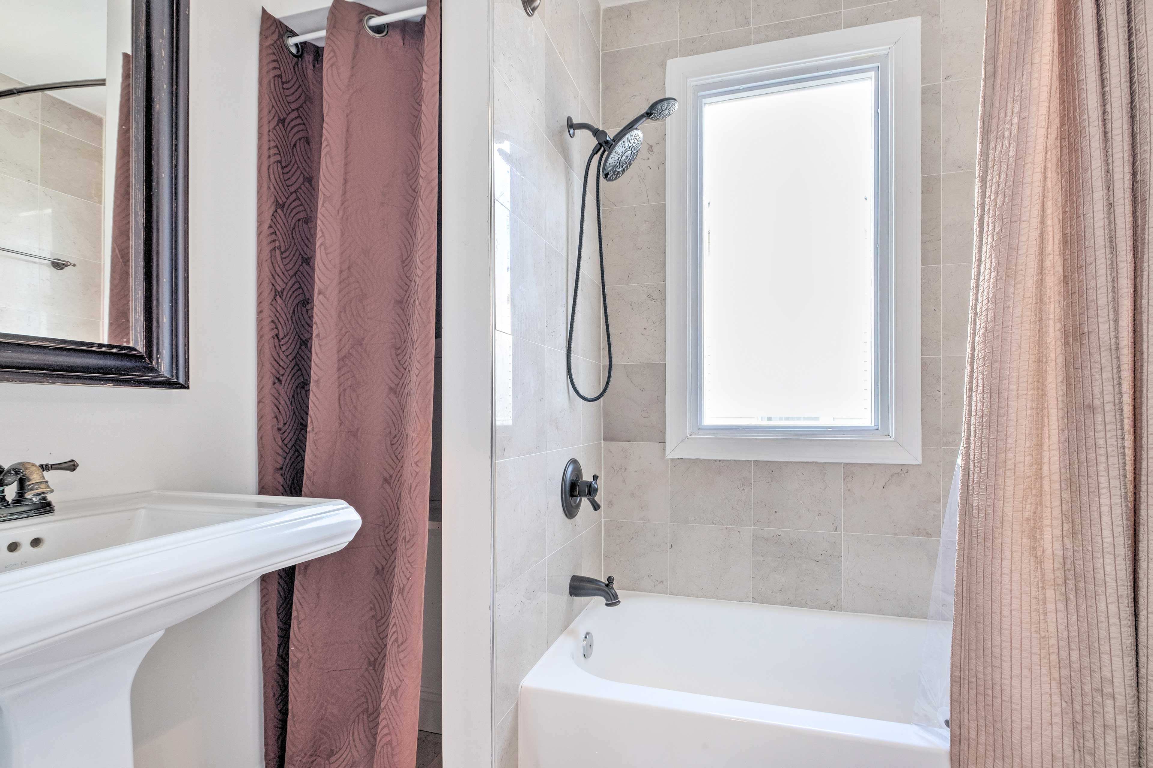 Full Bathroom | Shower/Tub Combo | 1st Floor