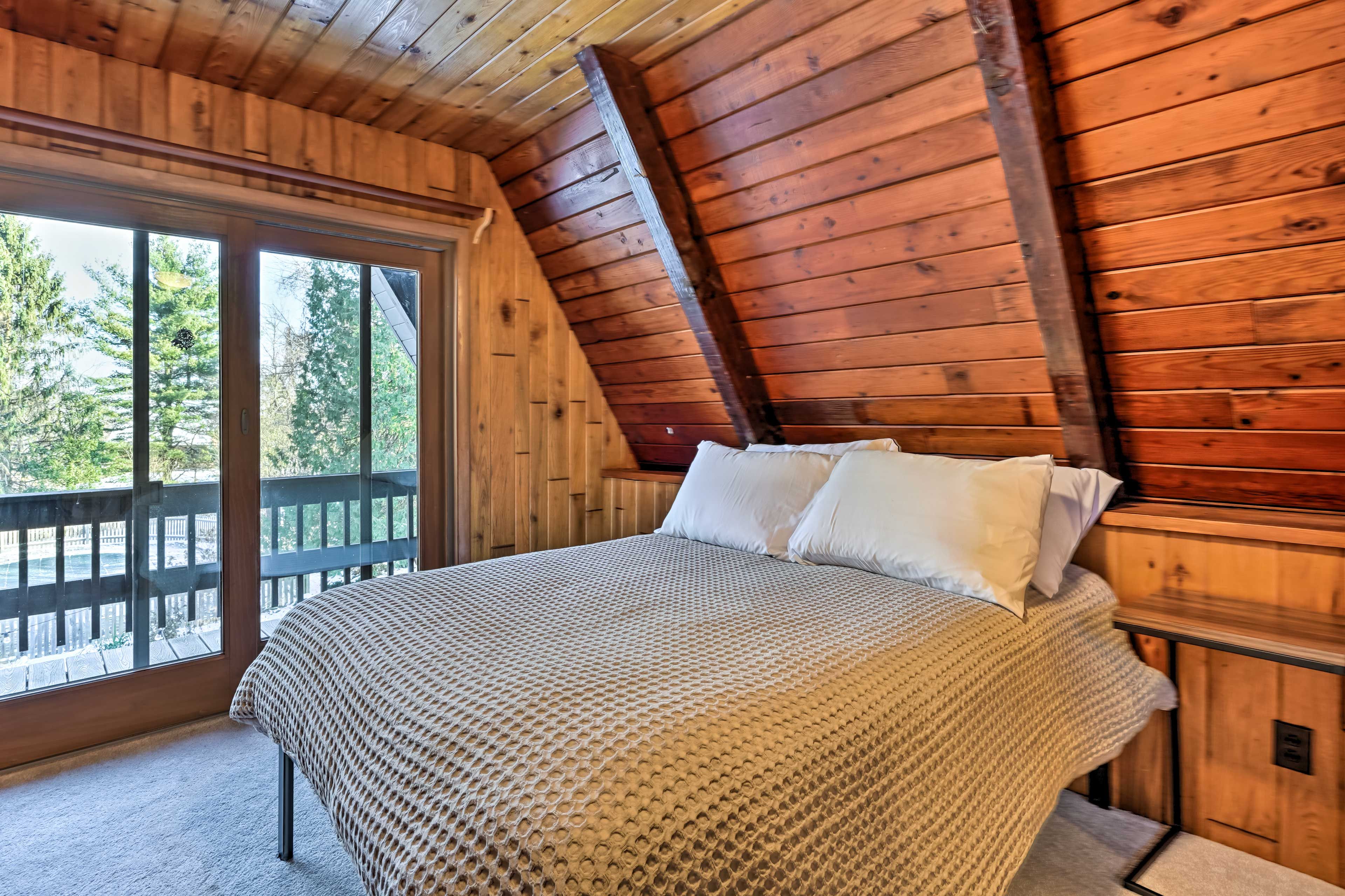 Bedroom 3 | Queen Bed