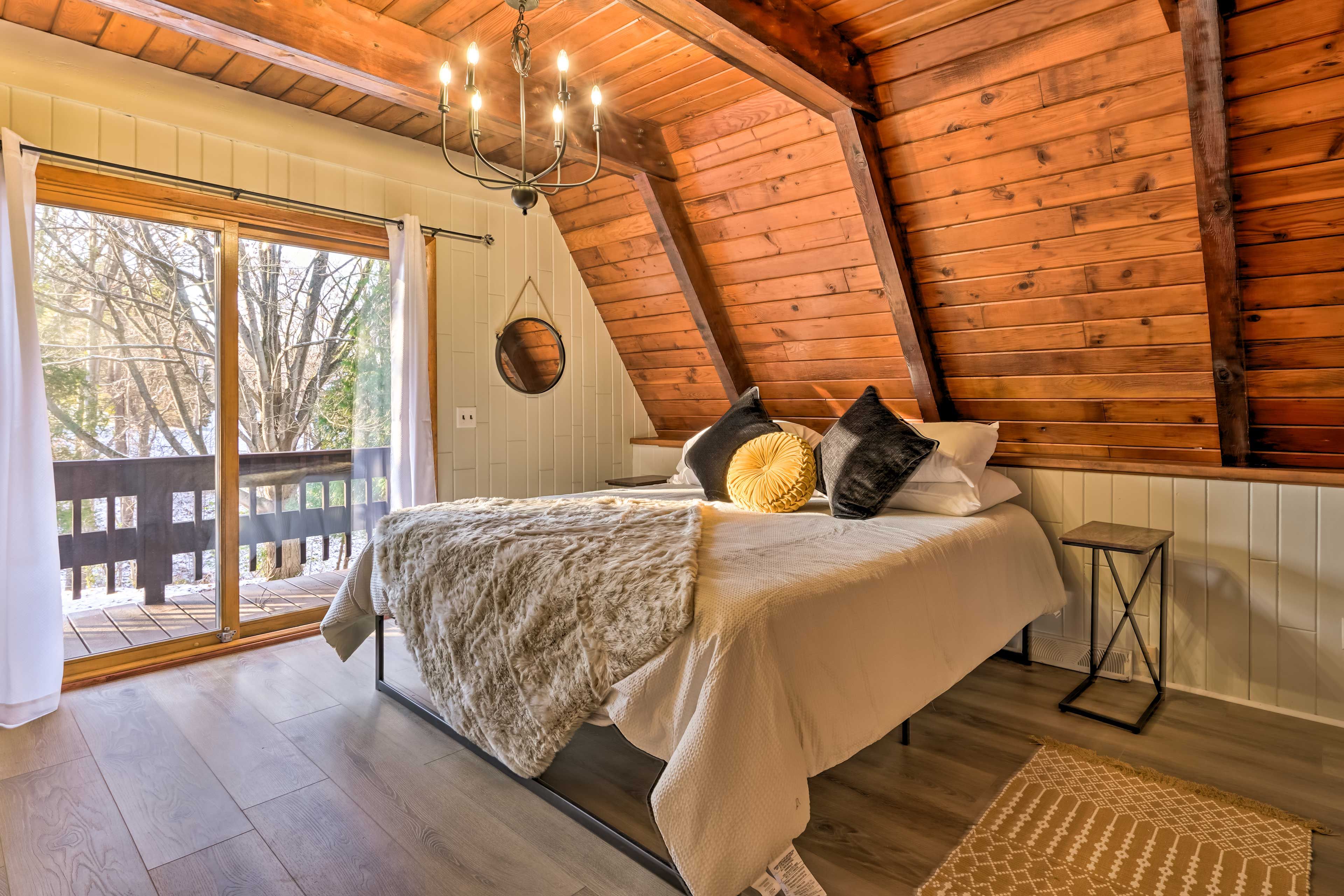 Bedroom 1 | King Bed | Linens Provided