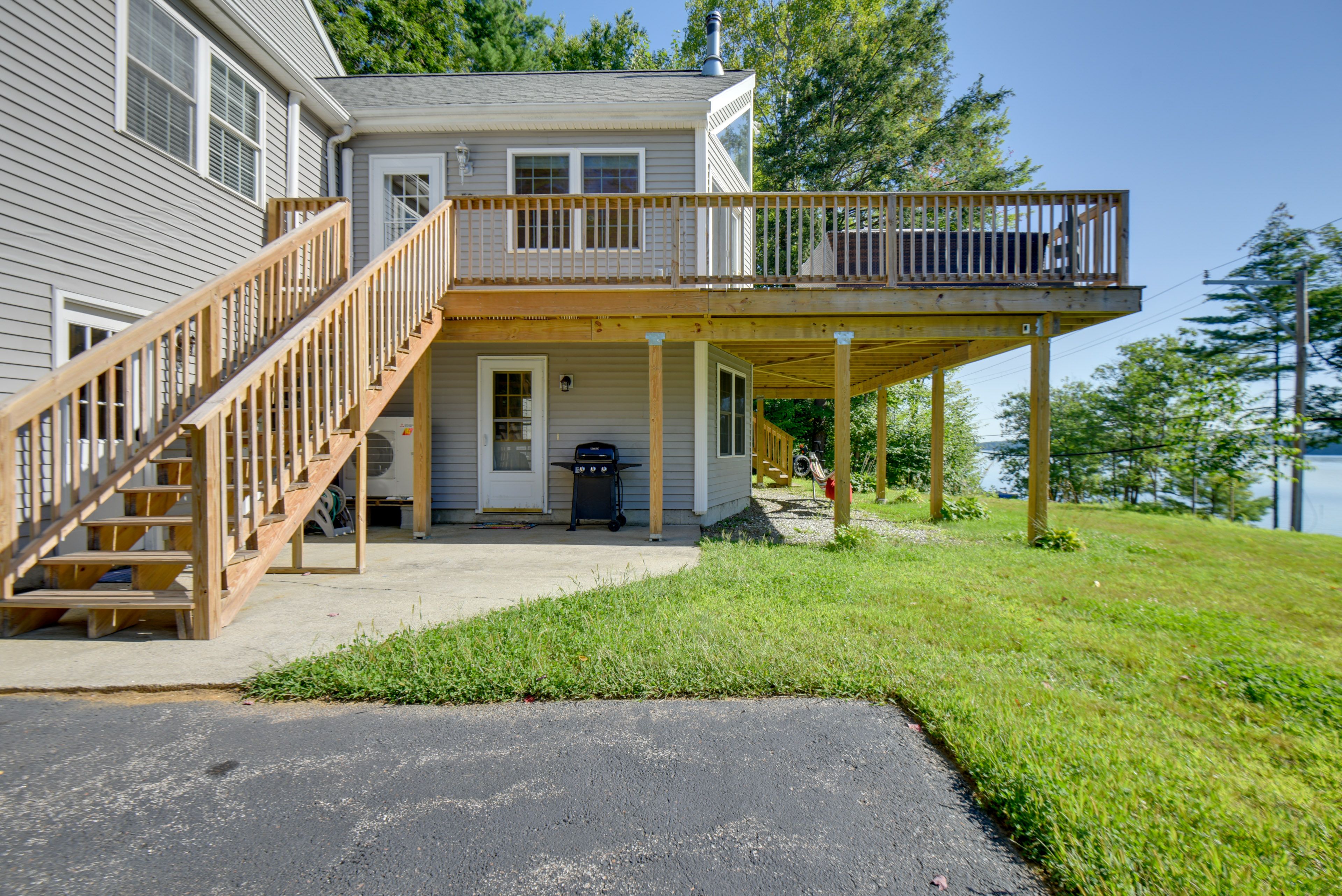 Apartment Exterior | Shared Driveway (2 Vehicles)