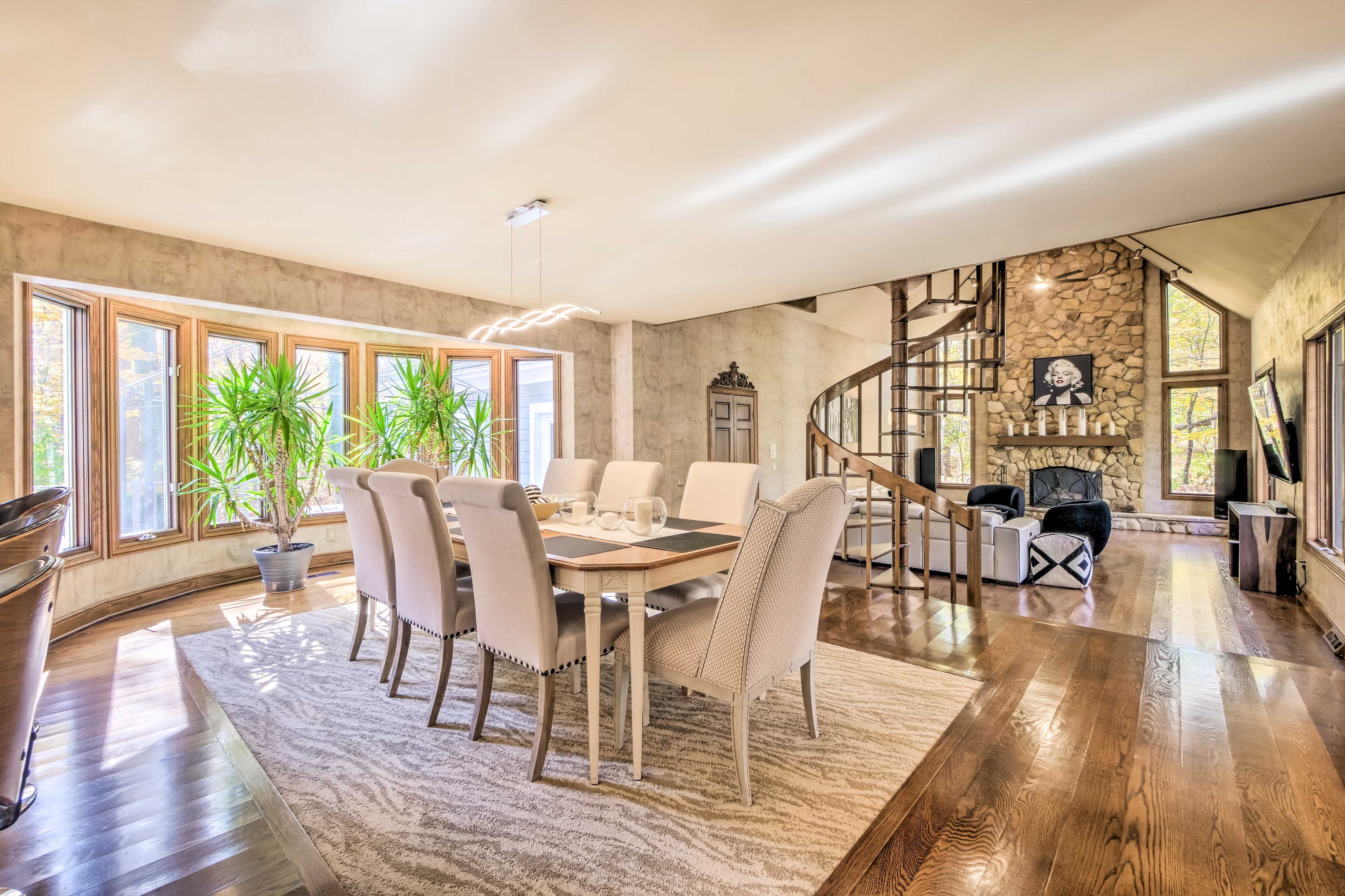 Solon Vacation Rental | 3BR | 2 Full BA | 2 Half BA | Stairs Required to Access