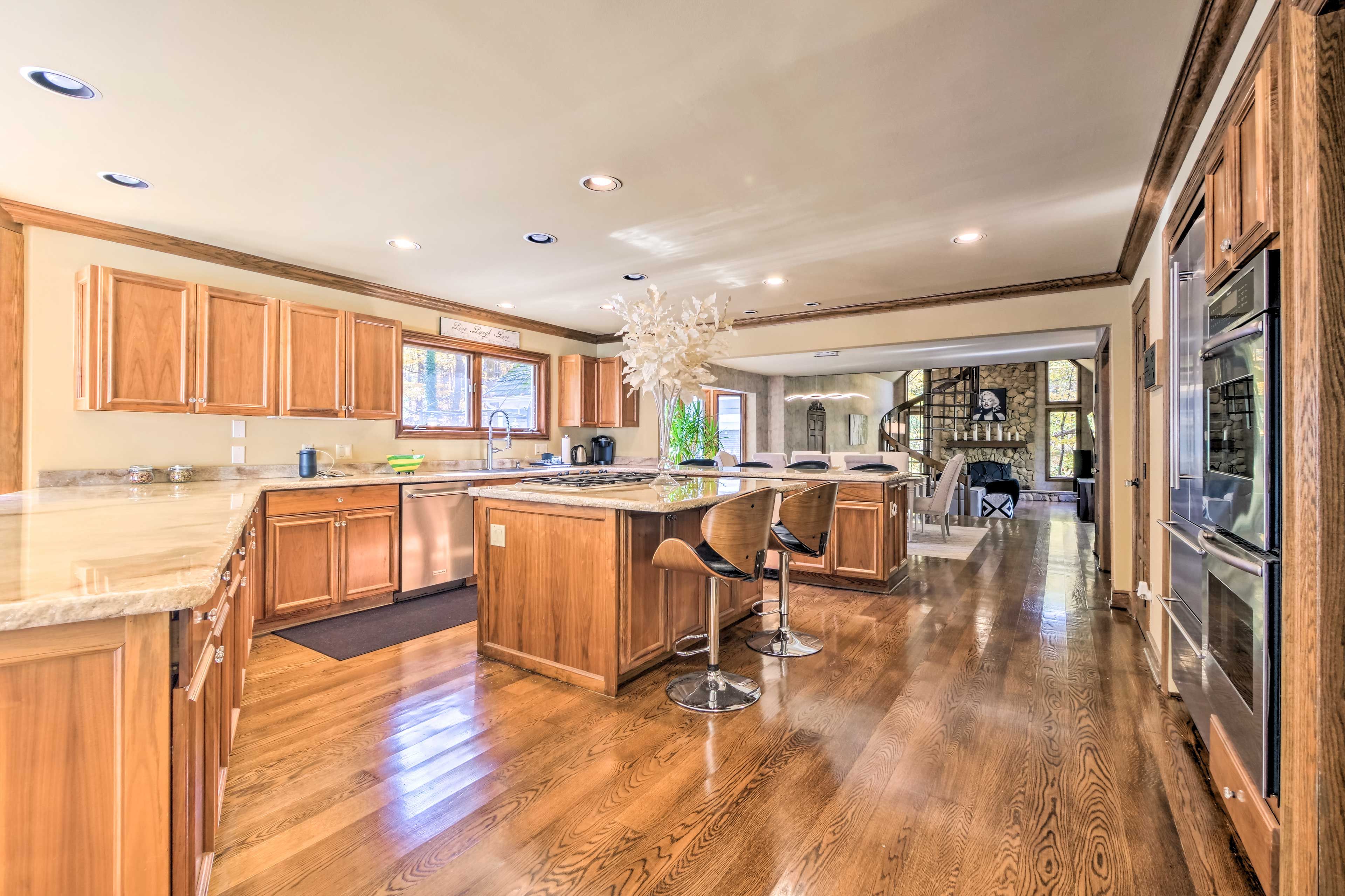 Kitchen | Cooking Basics | Coffee Maker | Paper Towels/Trash Bags Provided