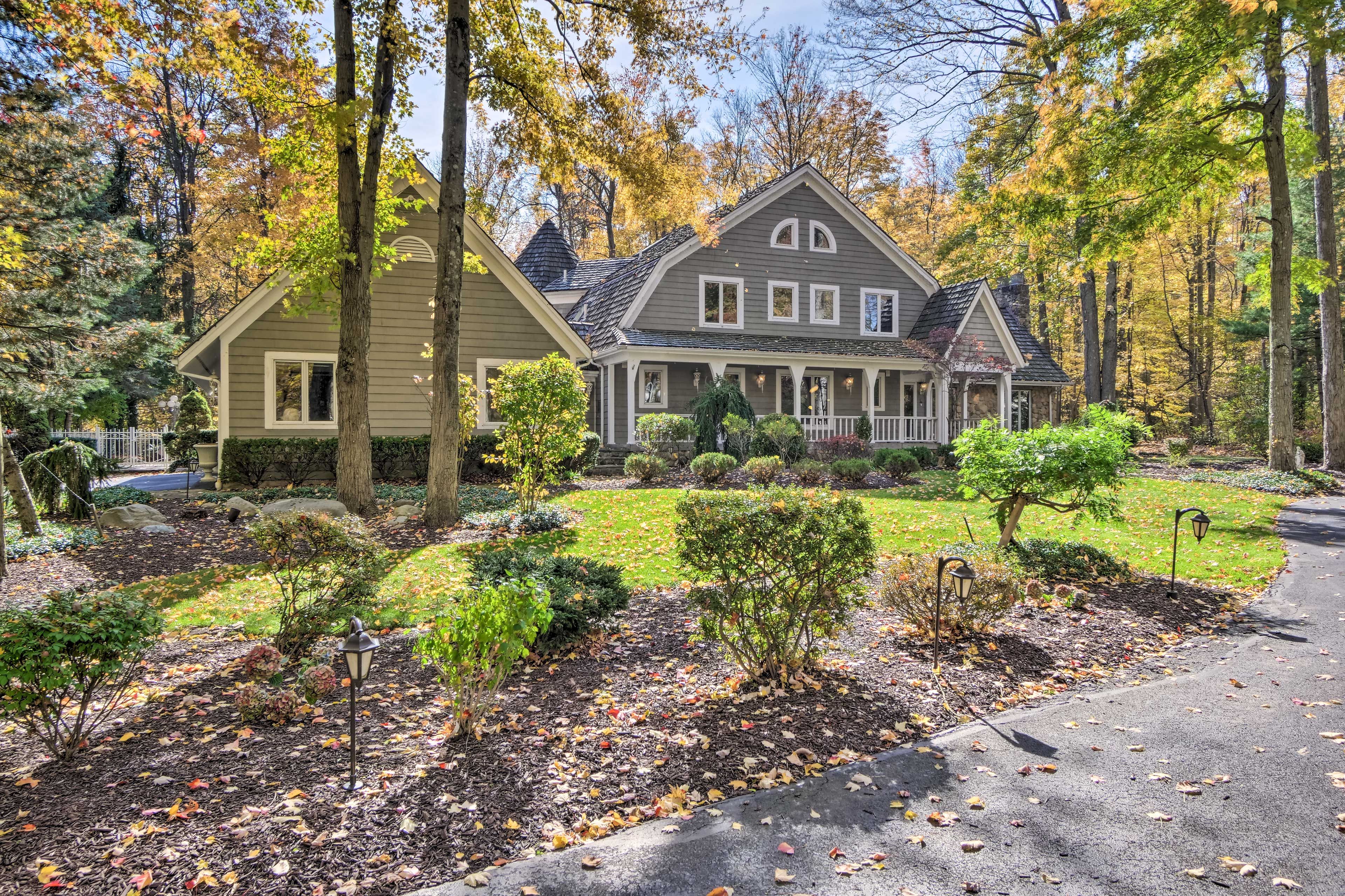 House Exterior | Central A/C & Heat | ~15 Mi to Cuyahoga Valley National Park