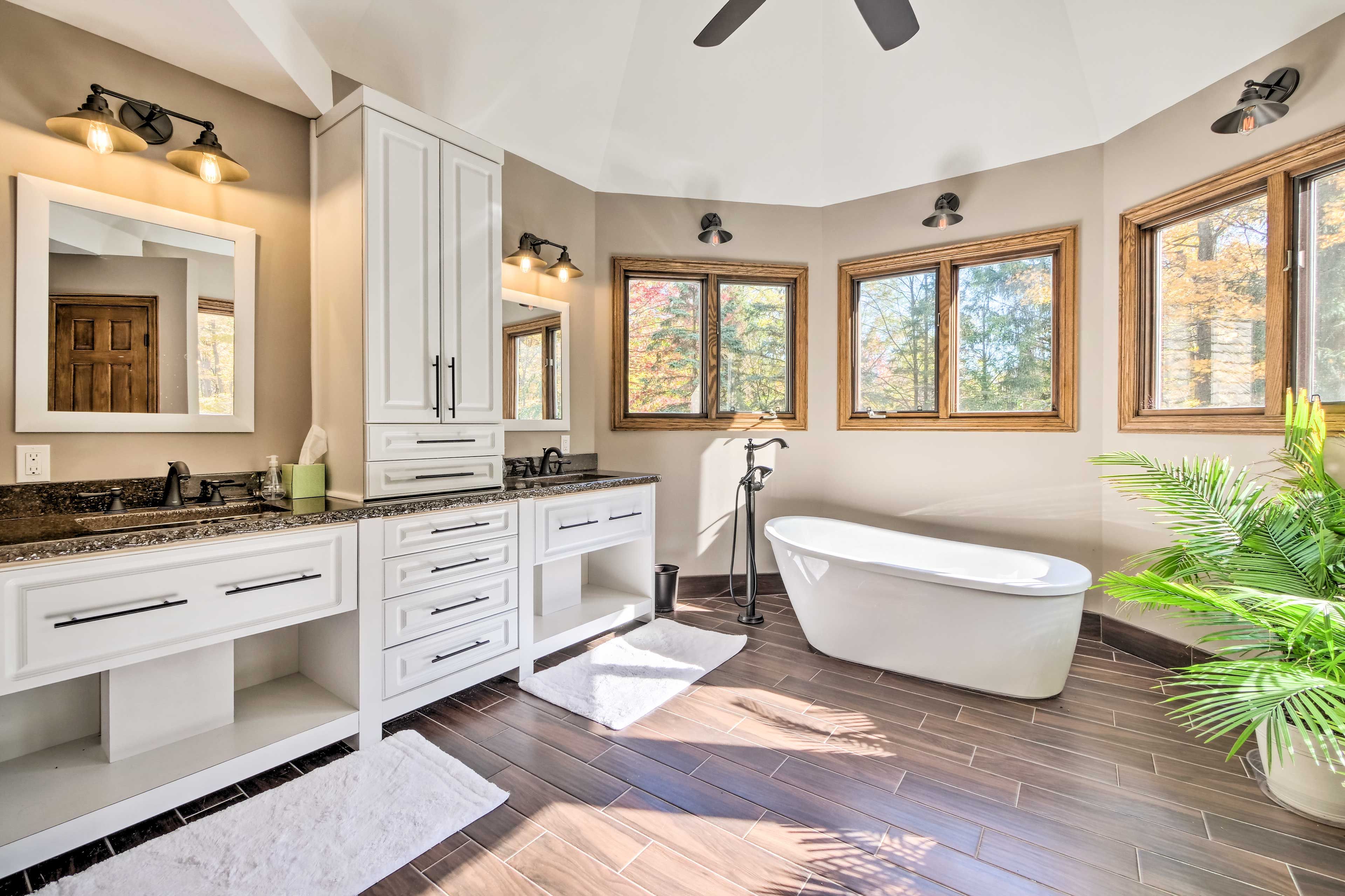 En-Suite Bathroom | Towels Provided | Sauna