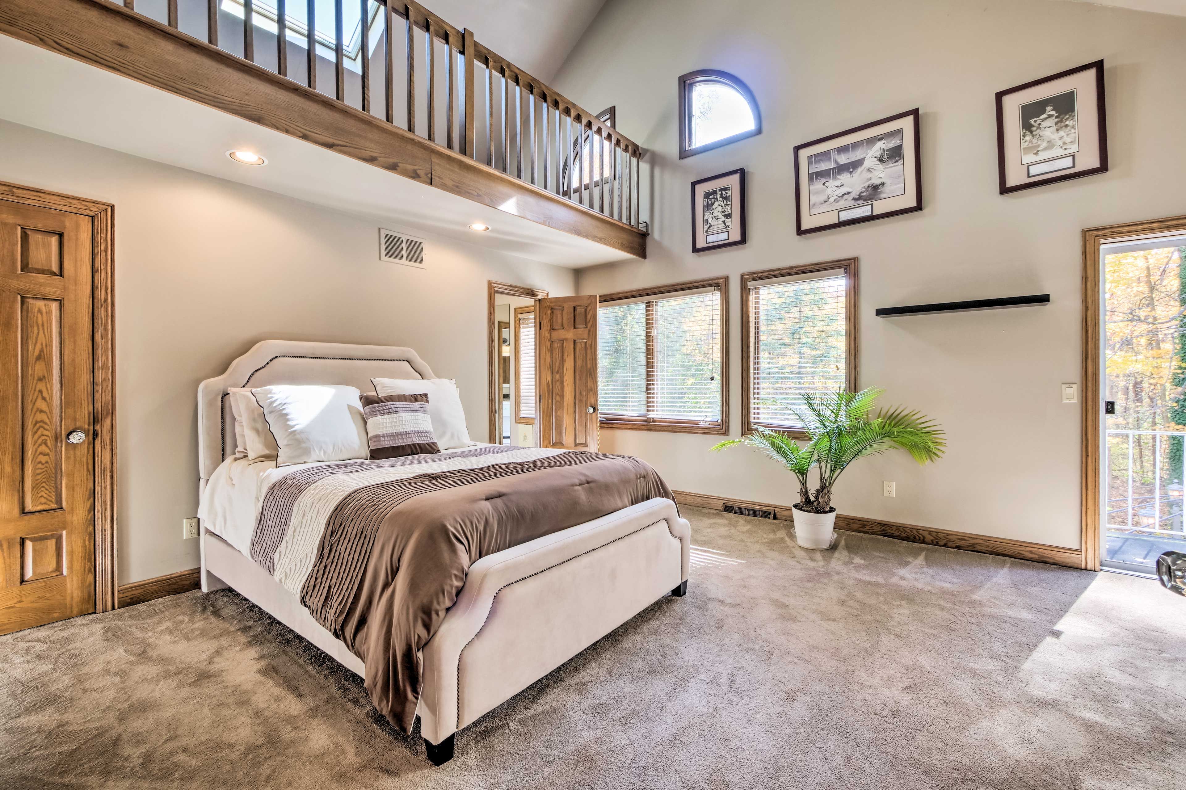 Bedroom 1 | Queen Bed | Linens Provided | En-Suite Bathroom