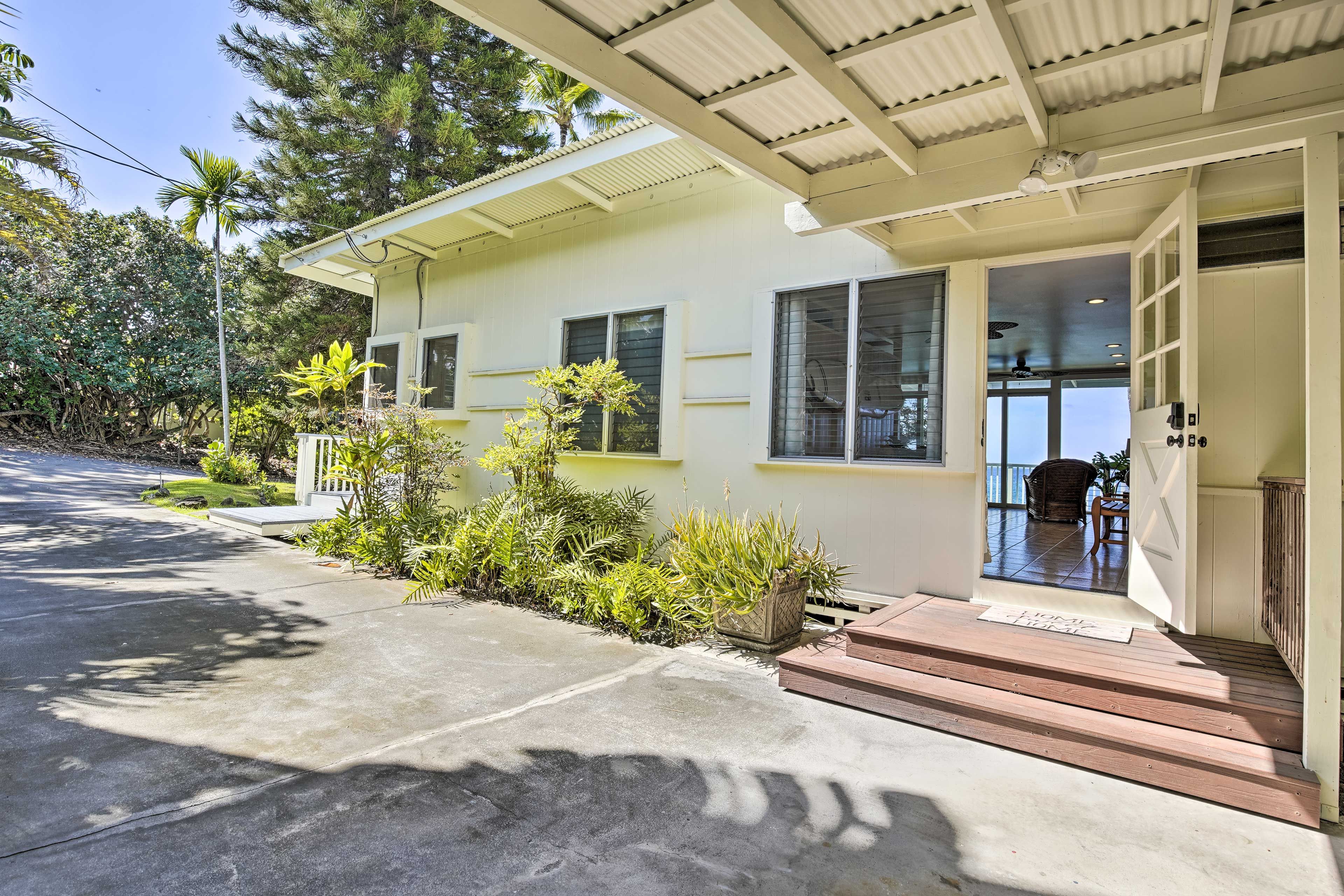 Home Exterior | 2-Step Entrance