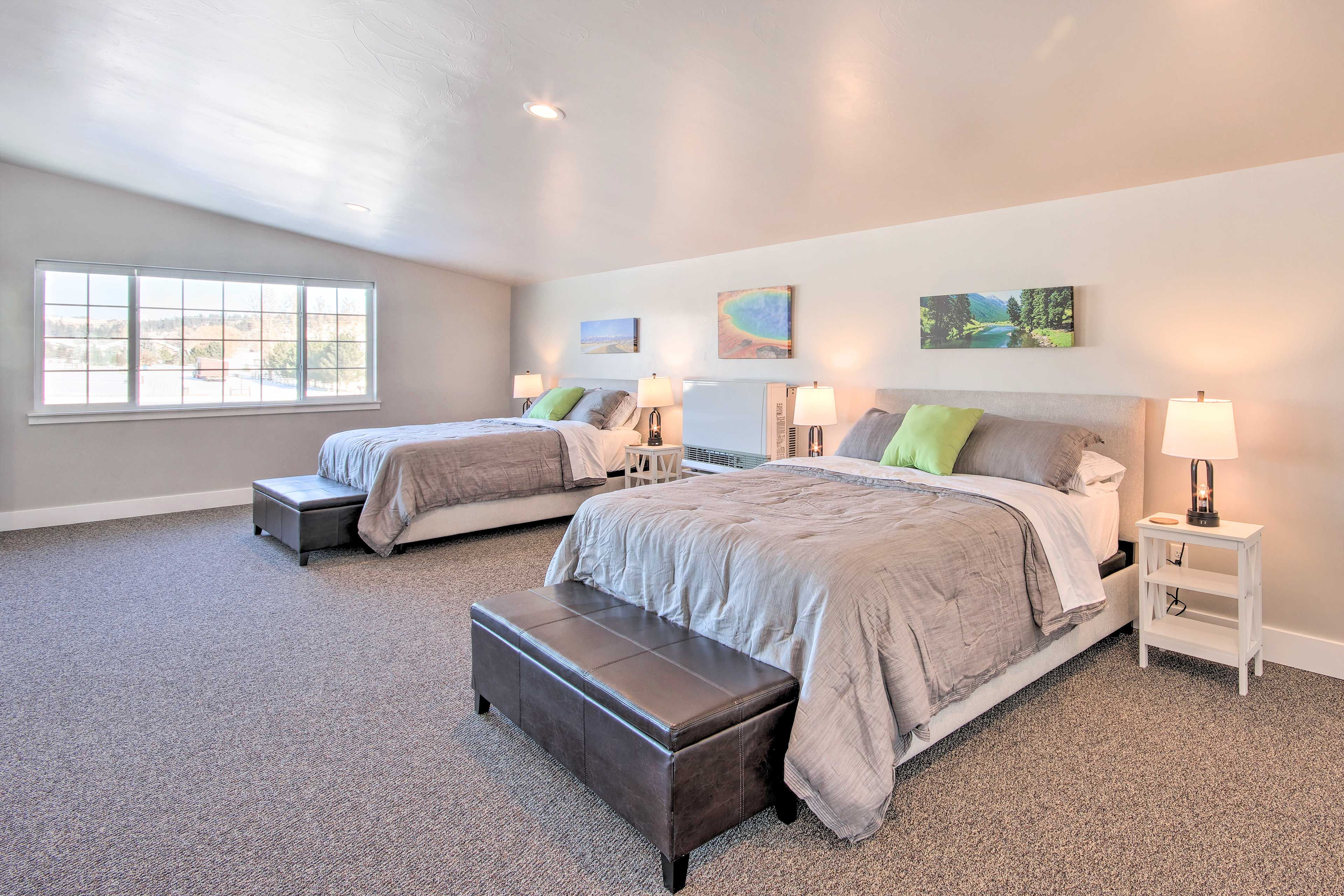 Studio | 2 Queen Beds | Linens & Towels Provided