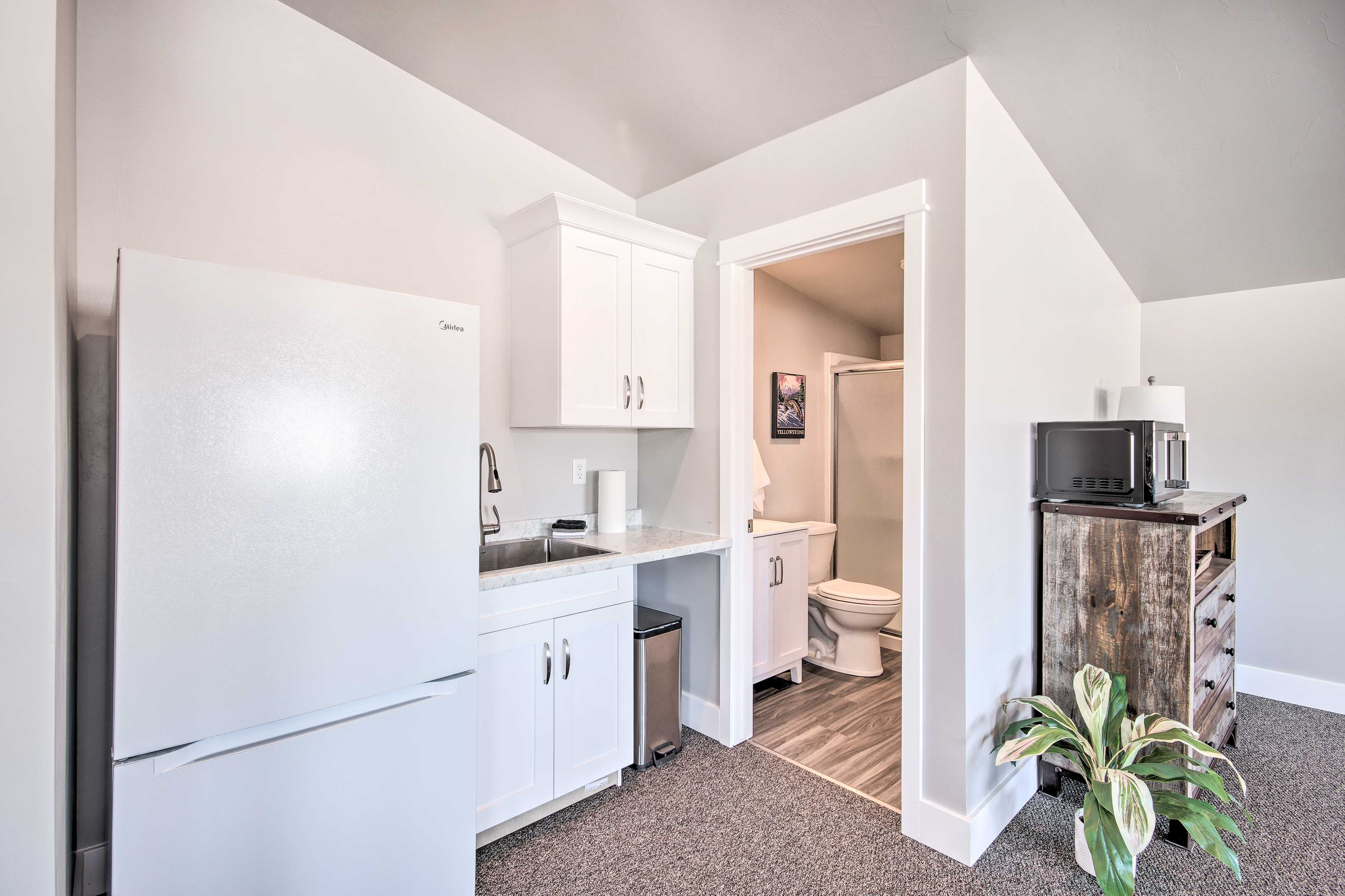 Kitchenette | Trash Bags & Paper Towels
