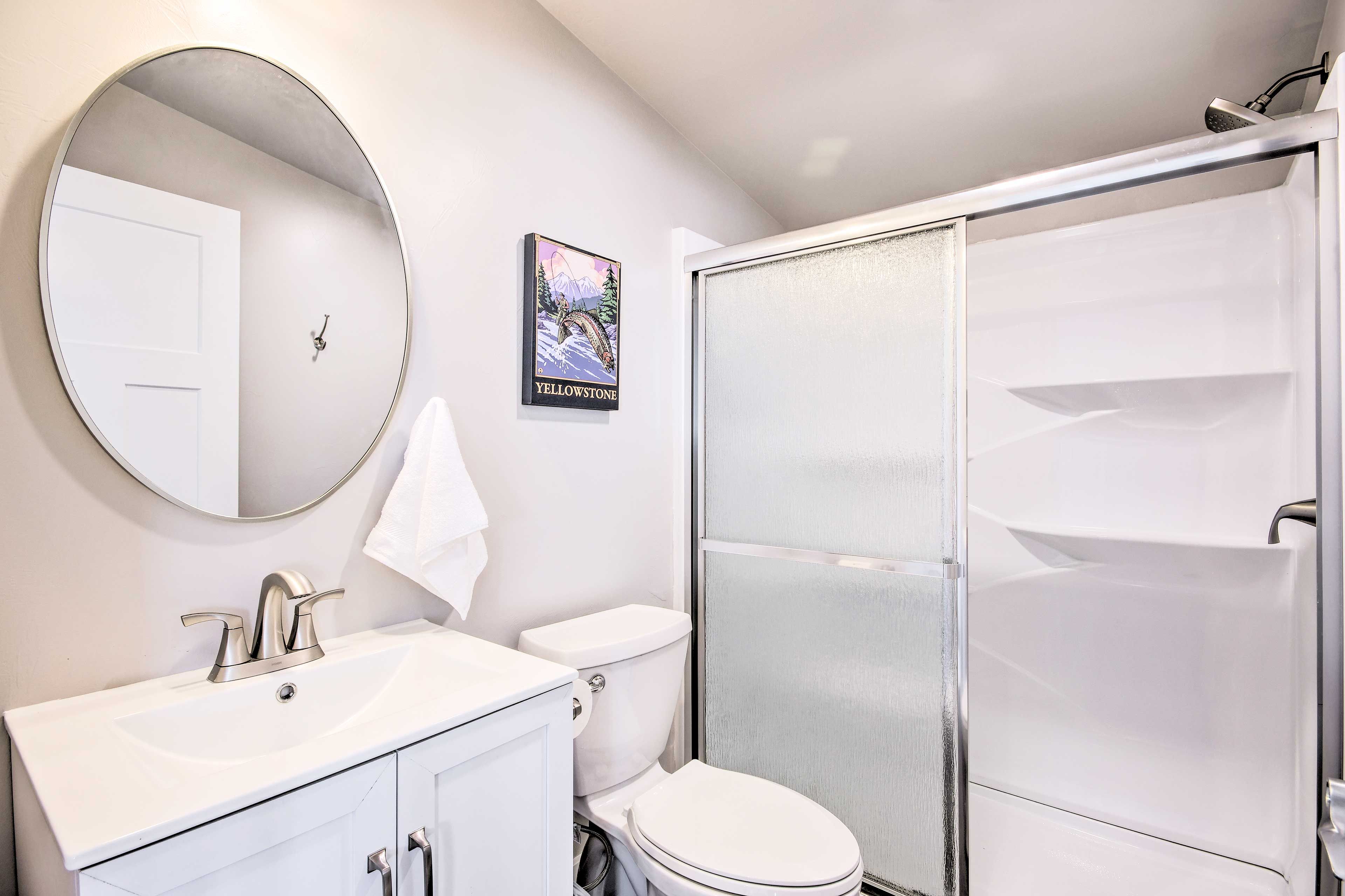 Full Bathroom | Complimentary Toiletries | Hair Dryer