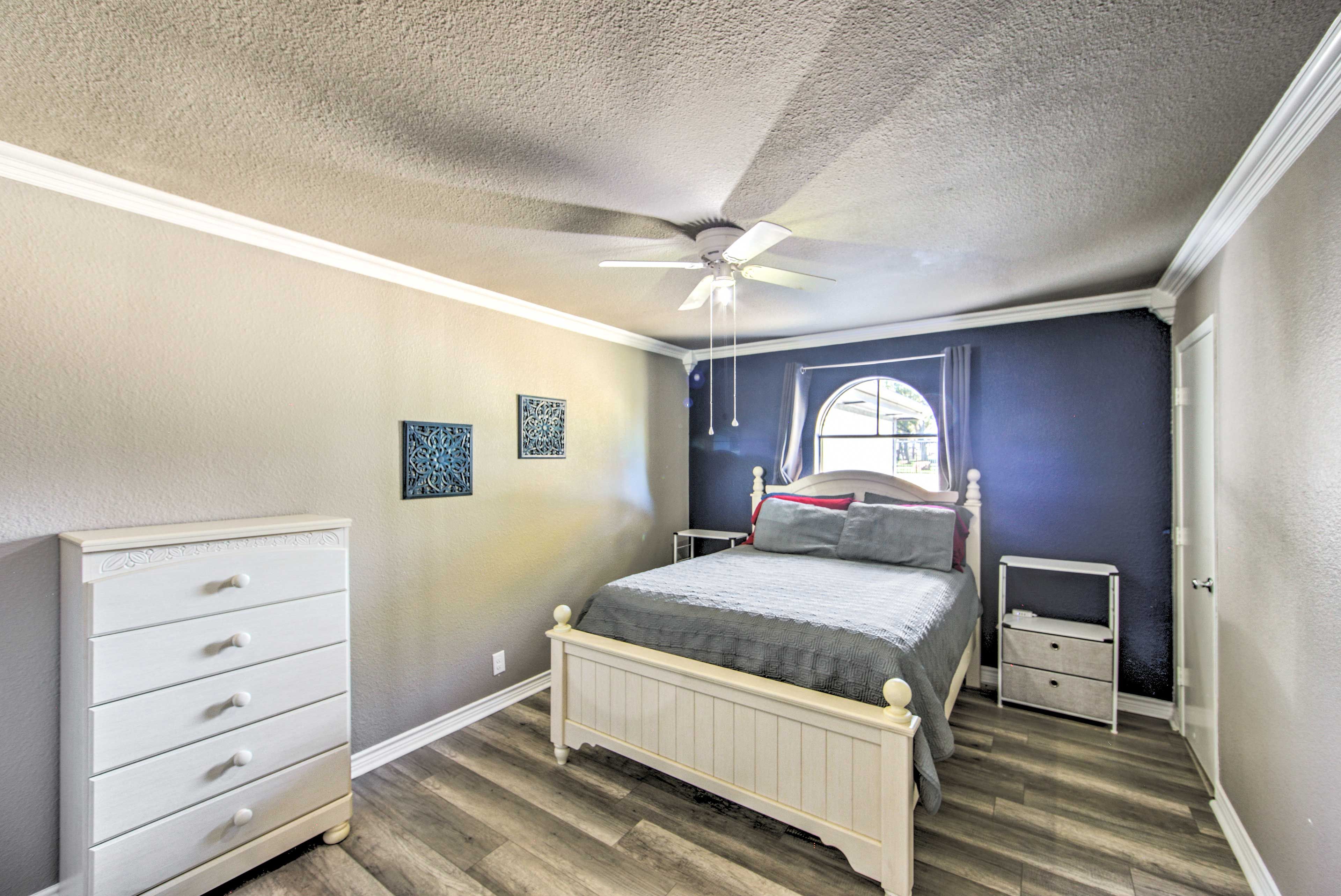 Bedroom 2 | Queen Bed