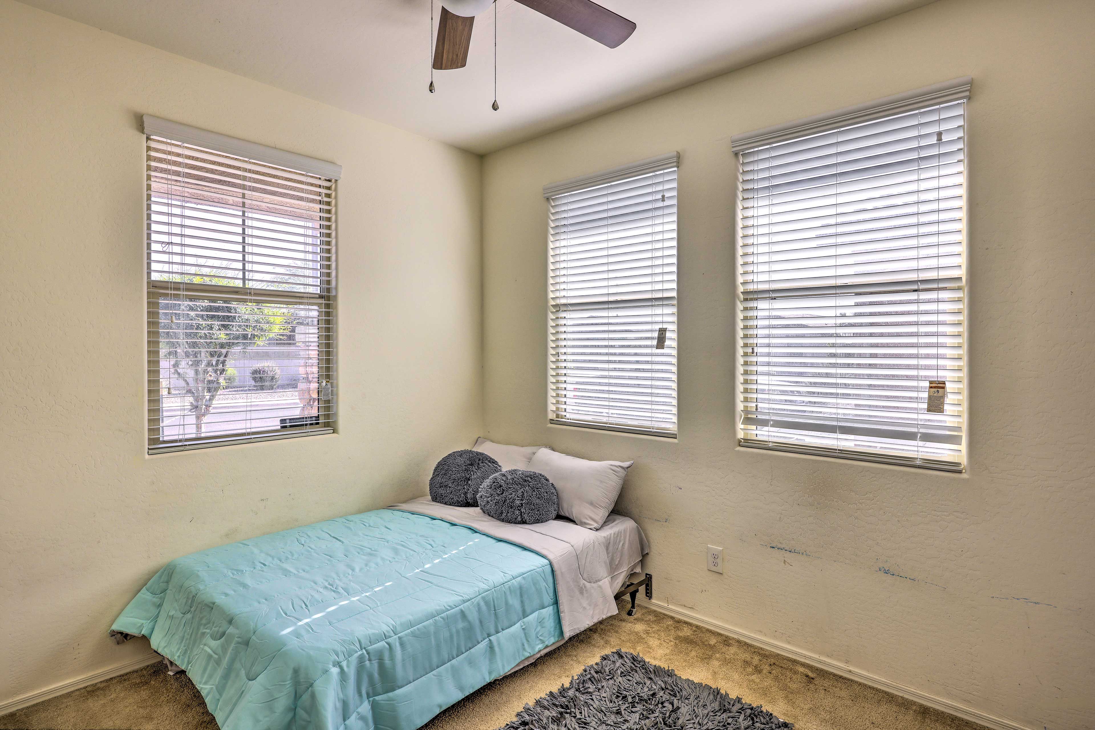 Bedroom 2 | Full Bed | Smart TV w/ Cable