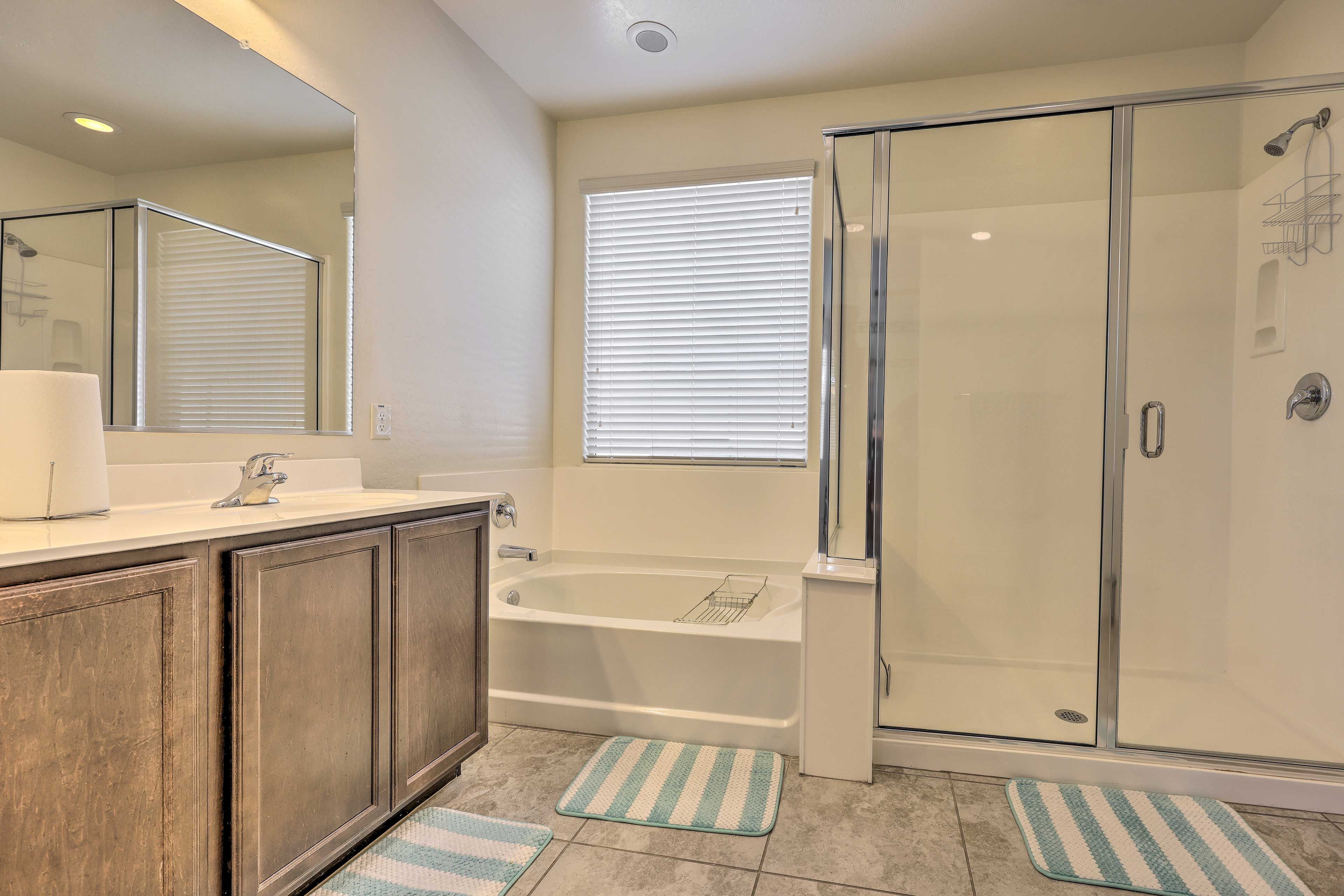 Full Bathroom | Towels Provided | Complimentary Toiletries