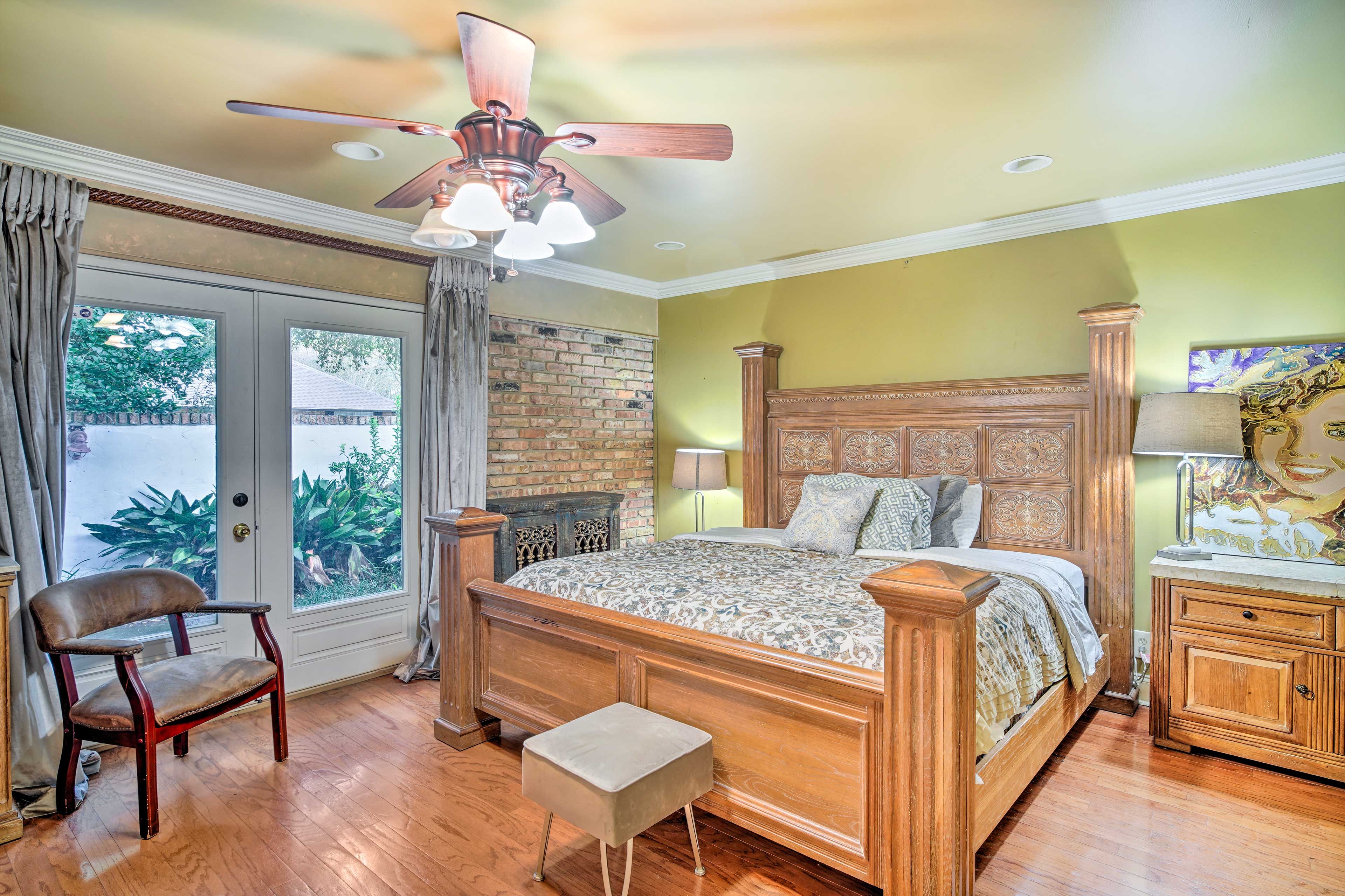 Bedroom 1 | King Bed | Linens Provided
