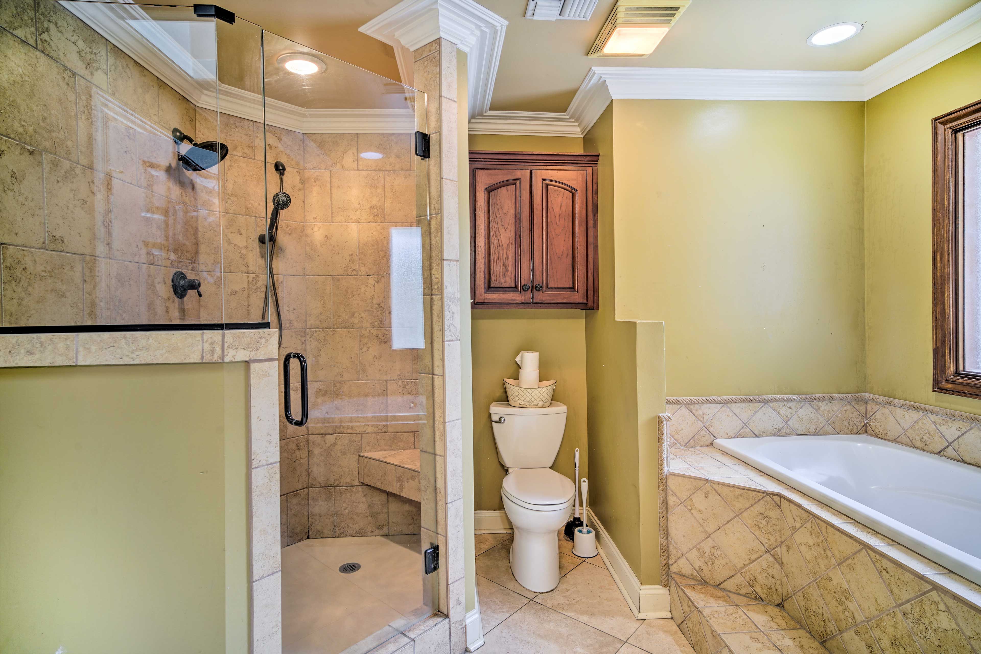 Full Bath | Towels Provided