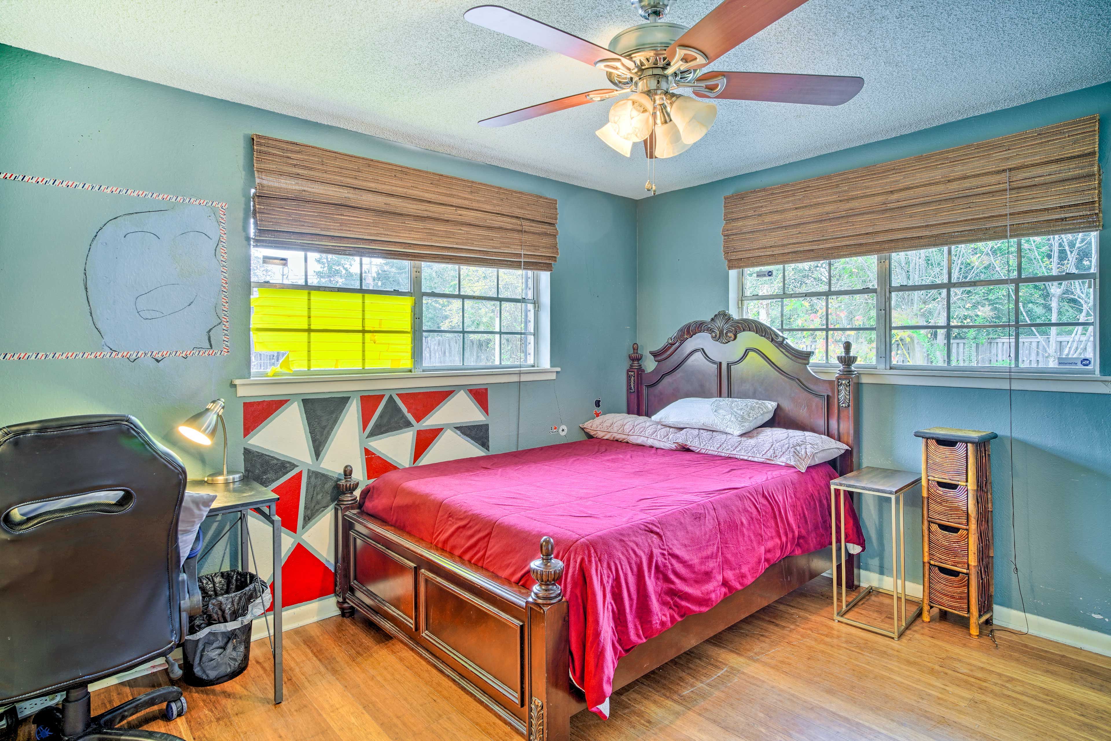 Bedroom 3 | Queen Bed | Work Desk