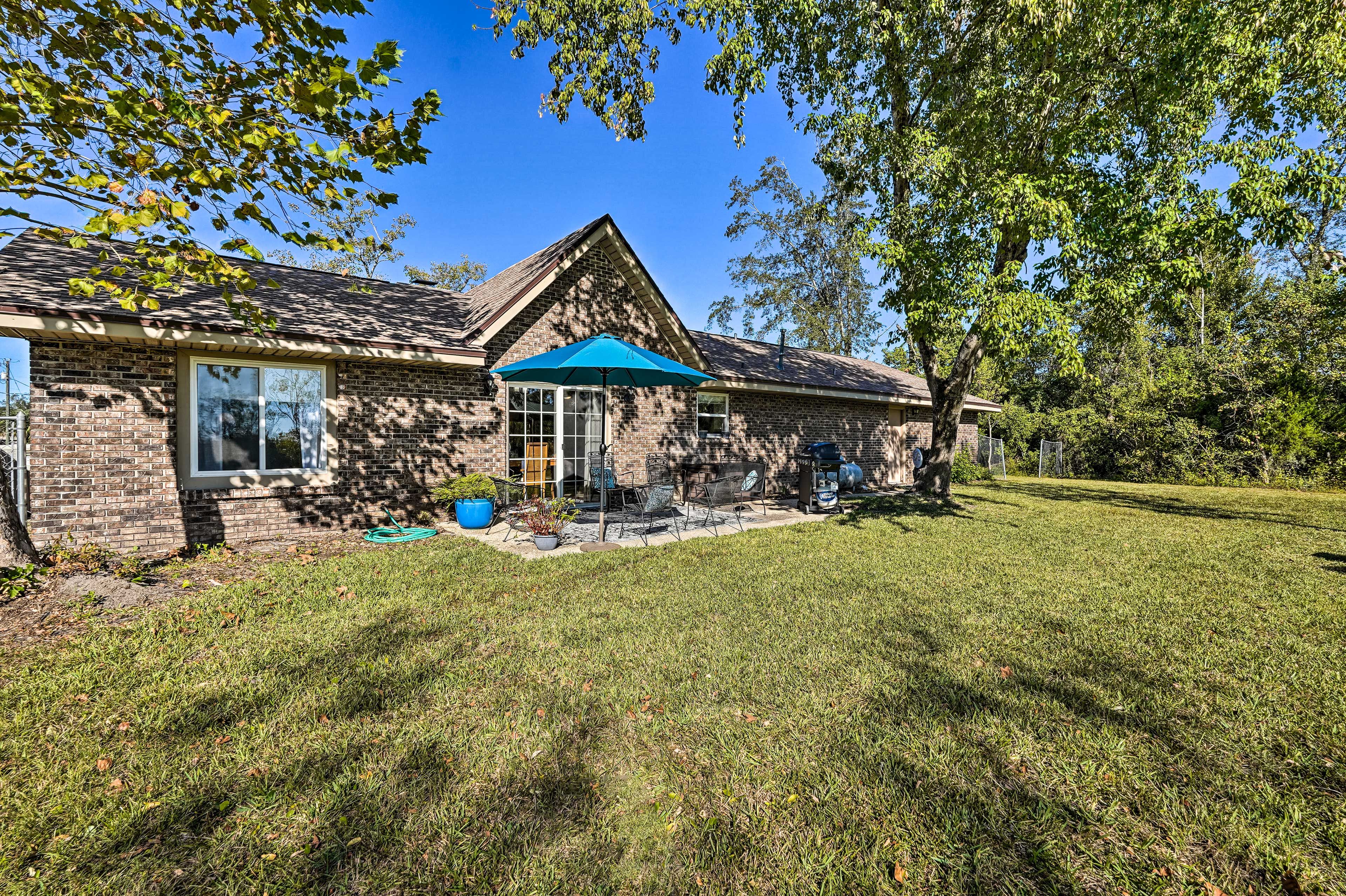 Large Backyard | Fire Pit