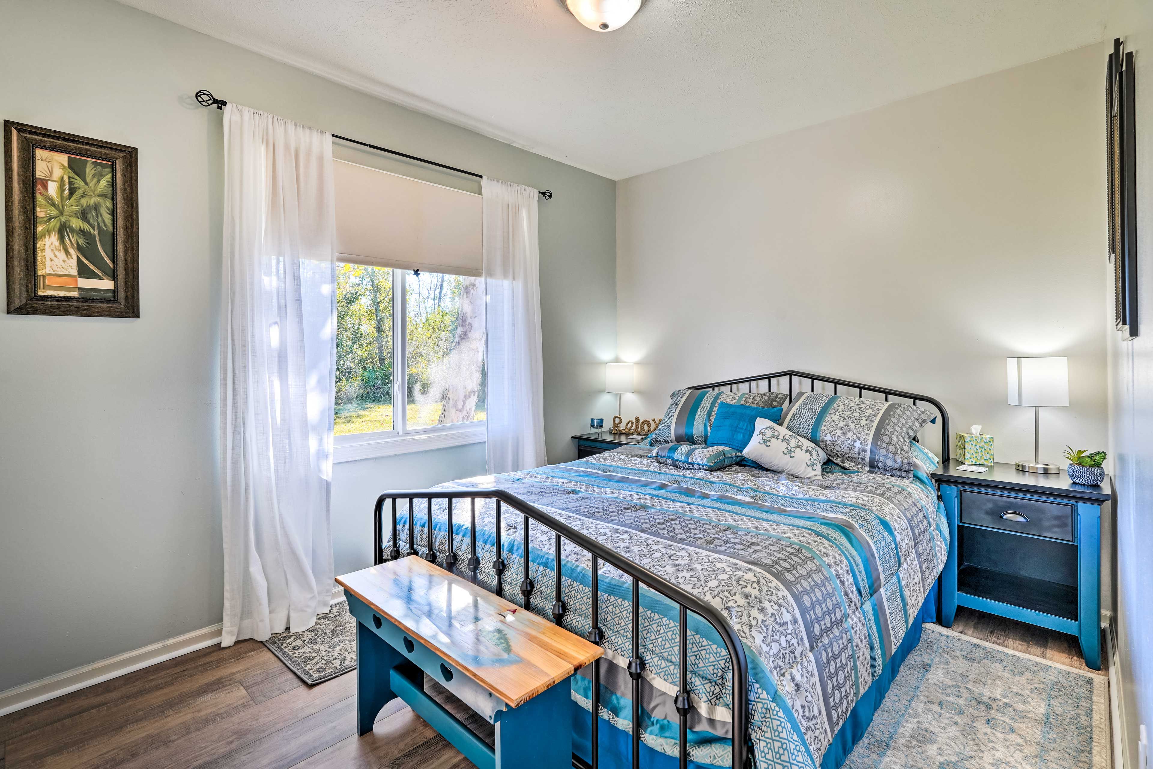 Bedroom 2 | Queen Bed