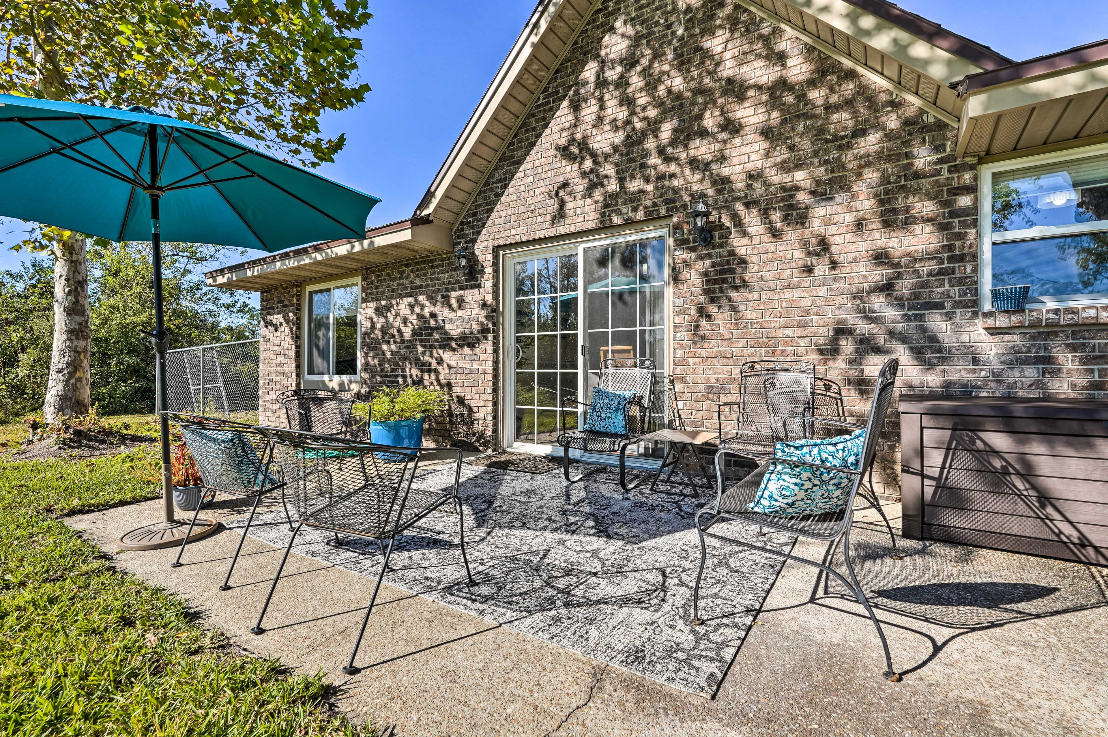 Private Patio | Gas Grill | Beach Gear (Chairs, Towels & Umbrella)