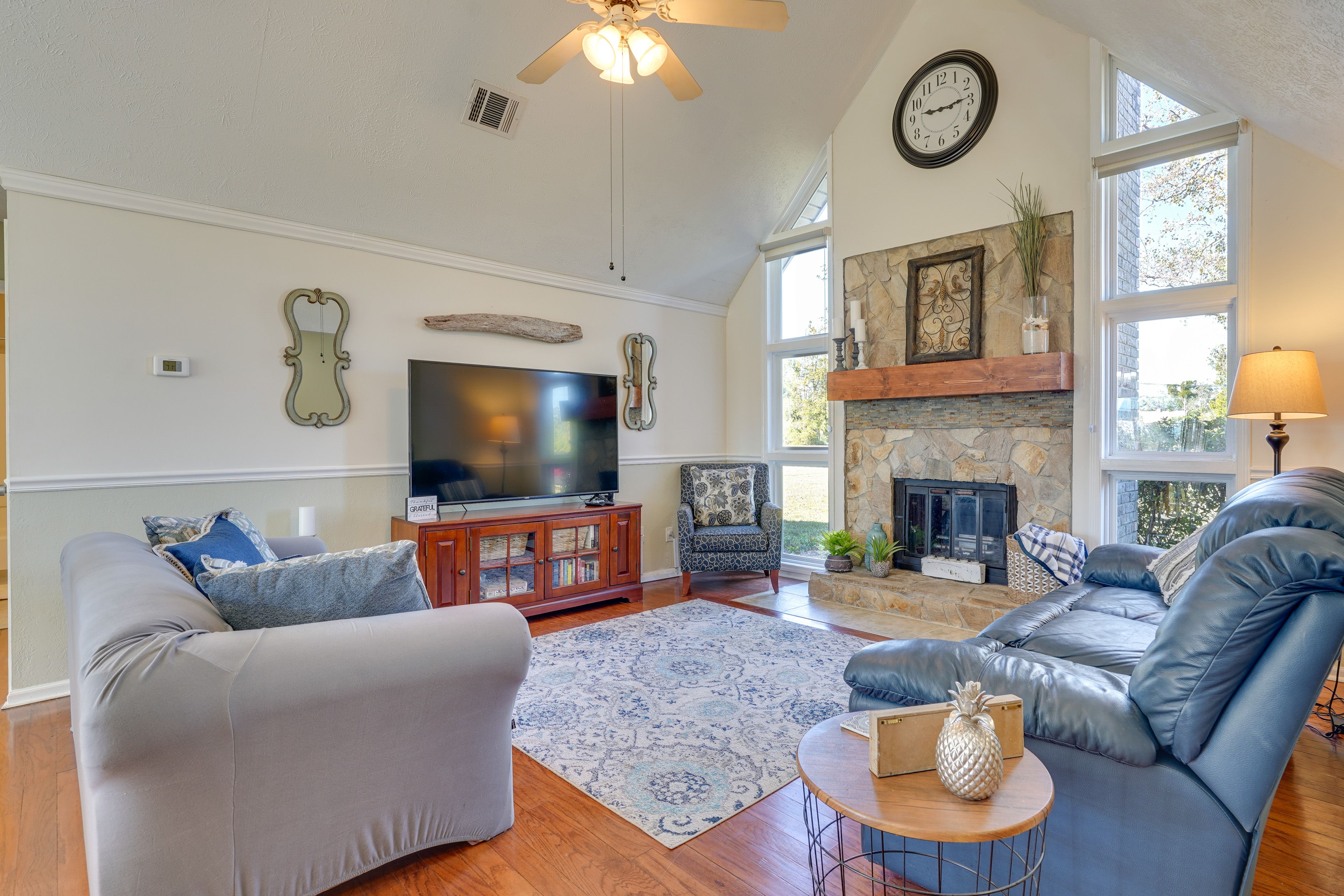 Living Area | Central A/C & Heat | Free WiFi | Smart TV w/ Cable | Fireplace