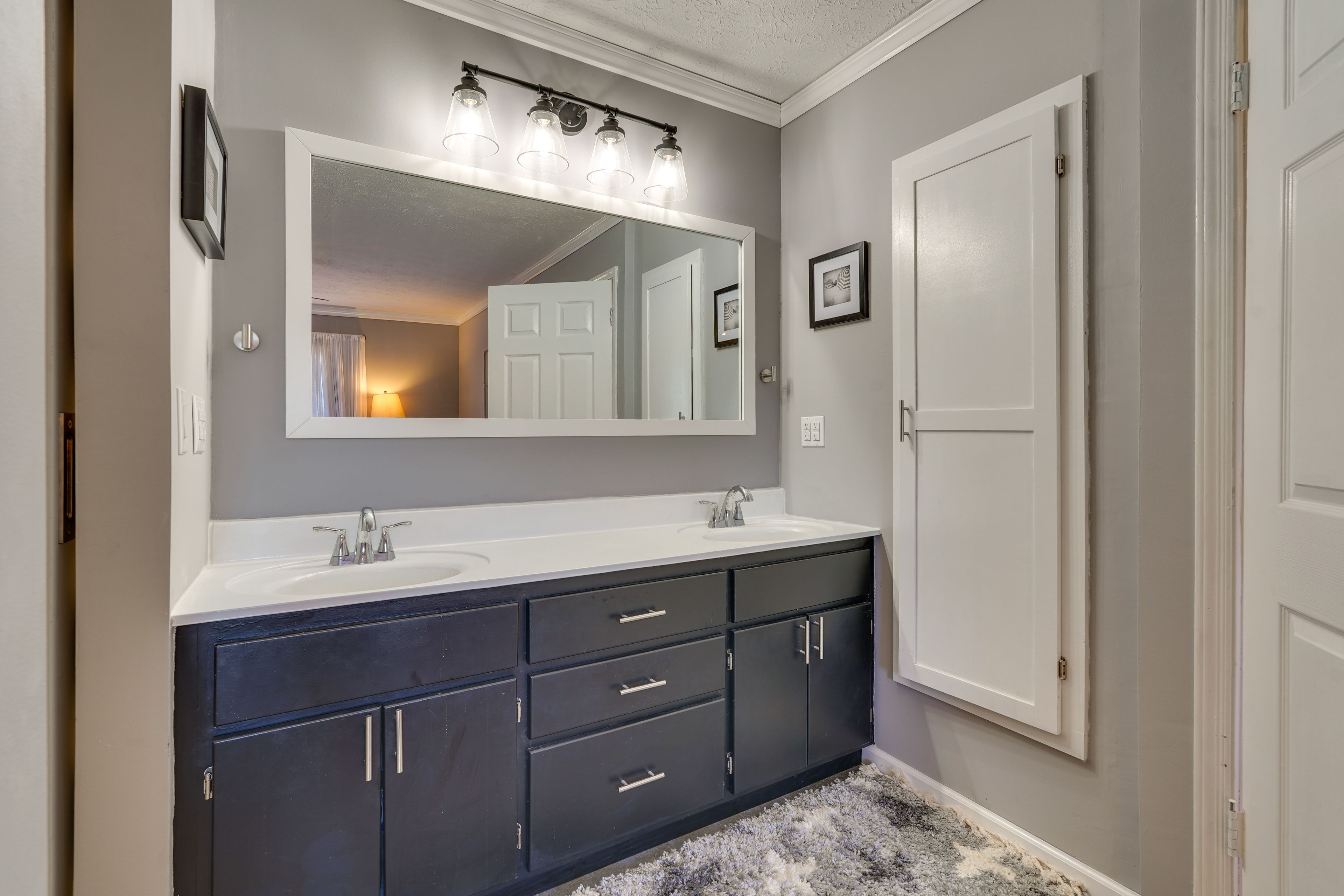 En-Suite Bathroom | Complimentary Toiletries | Towels Provided