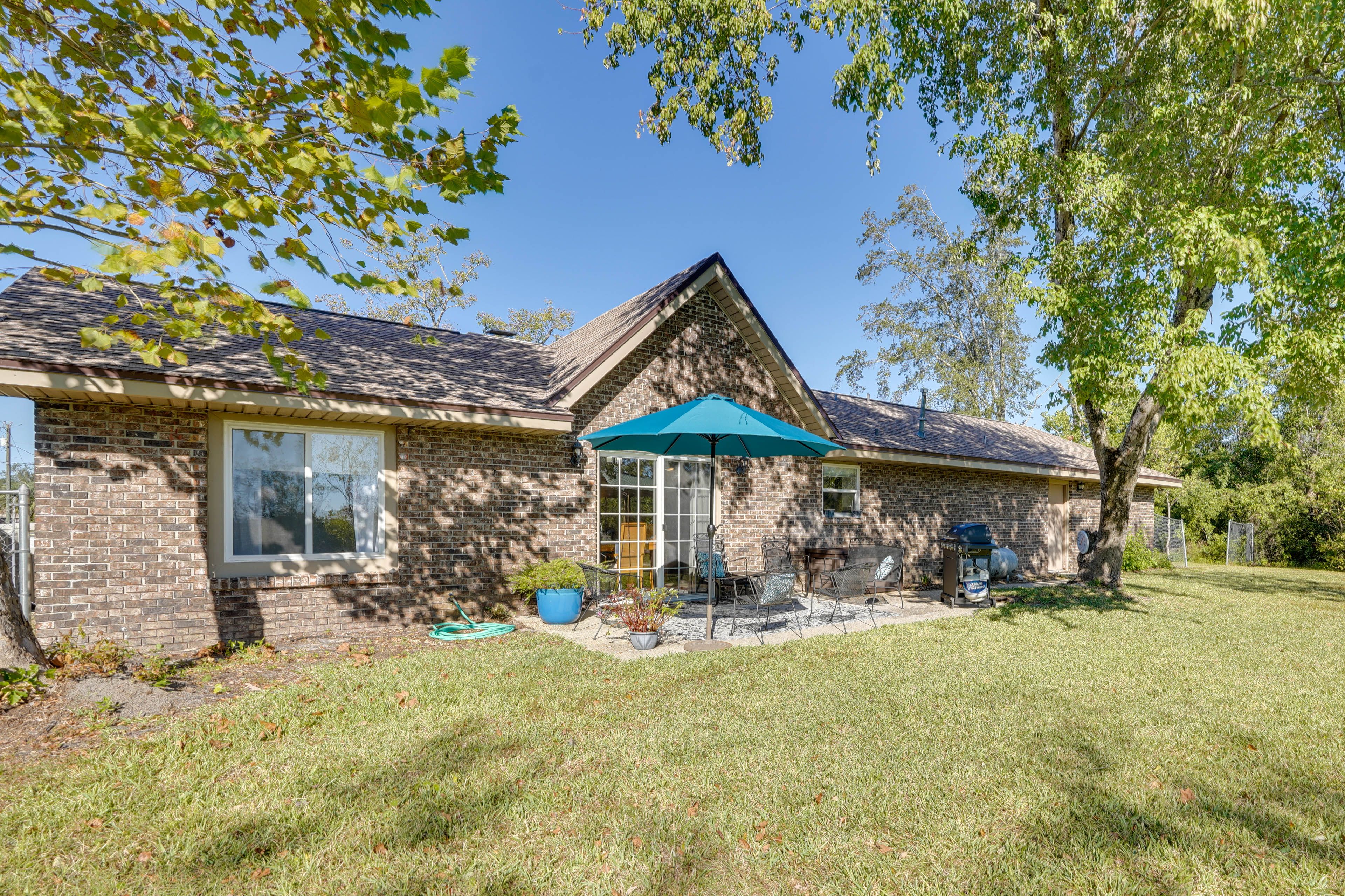 Large Backyard | Fire Pit