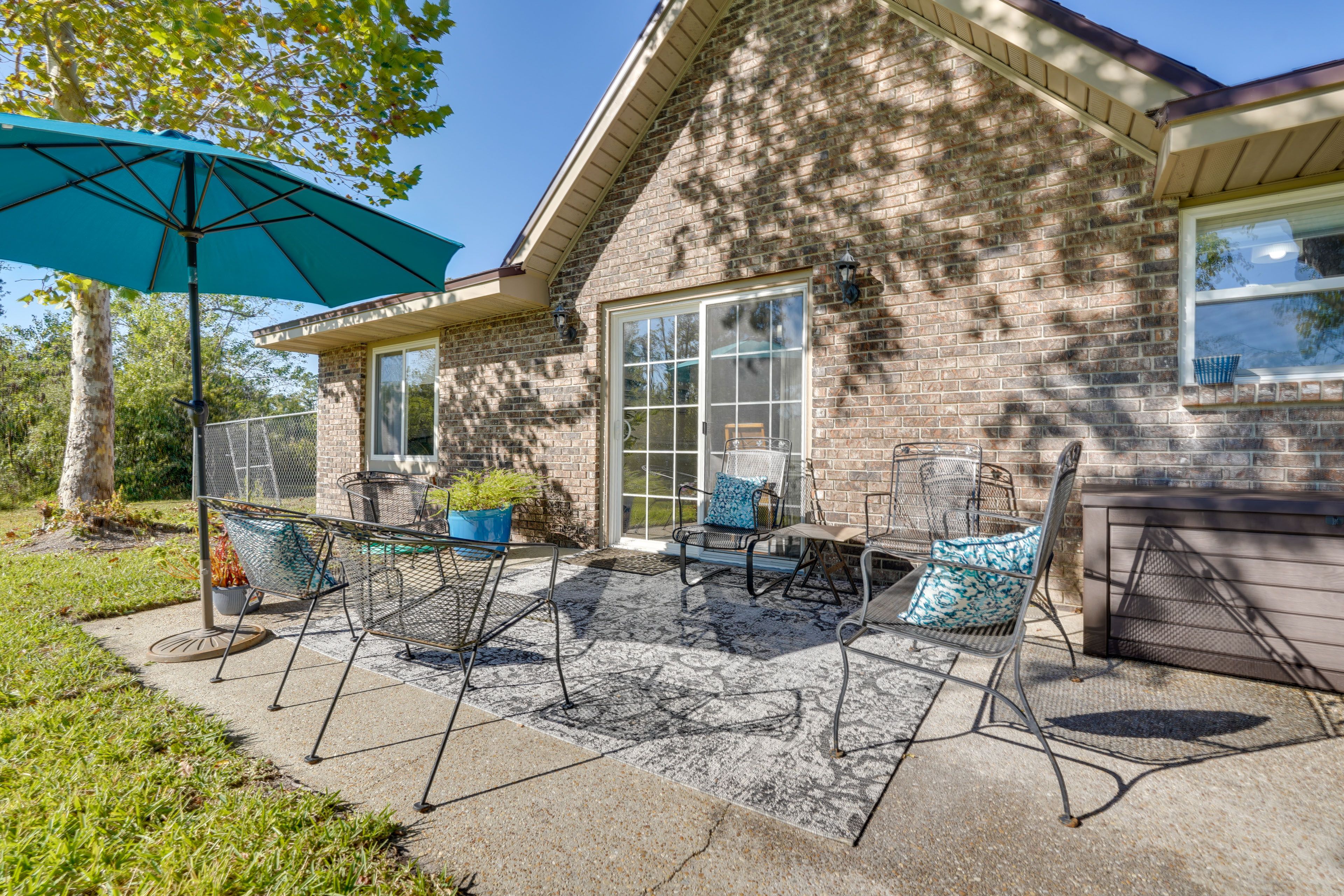 Private Patio | Gas Grill | Beach Gear (Chairs, Towels & Umbrella)