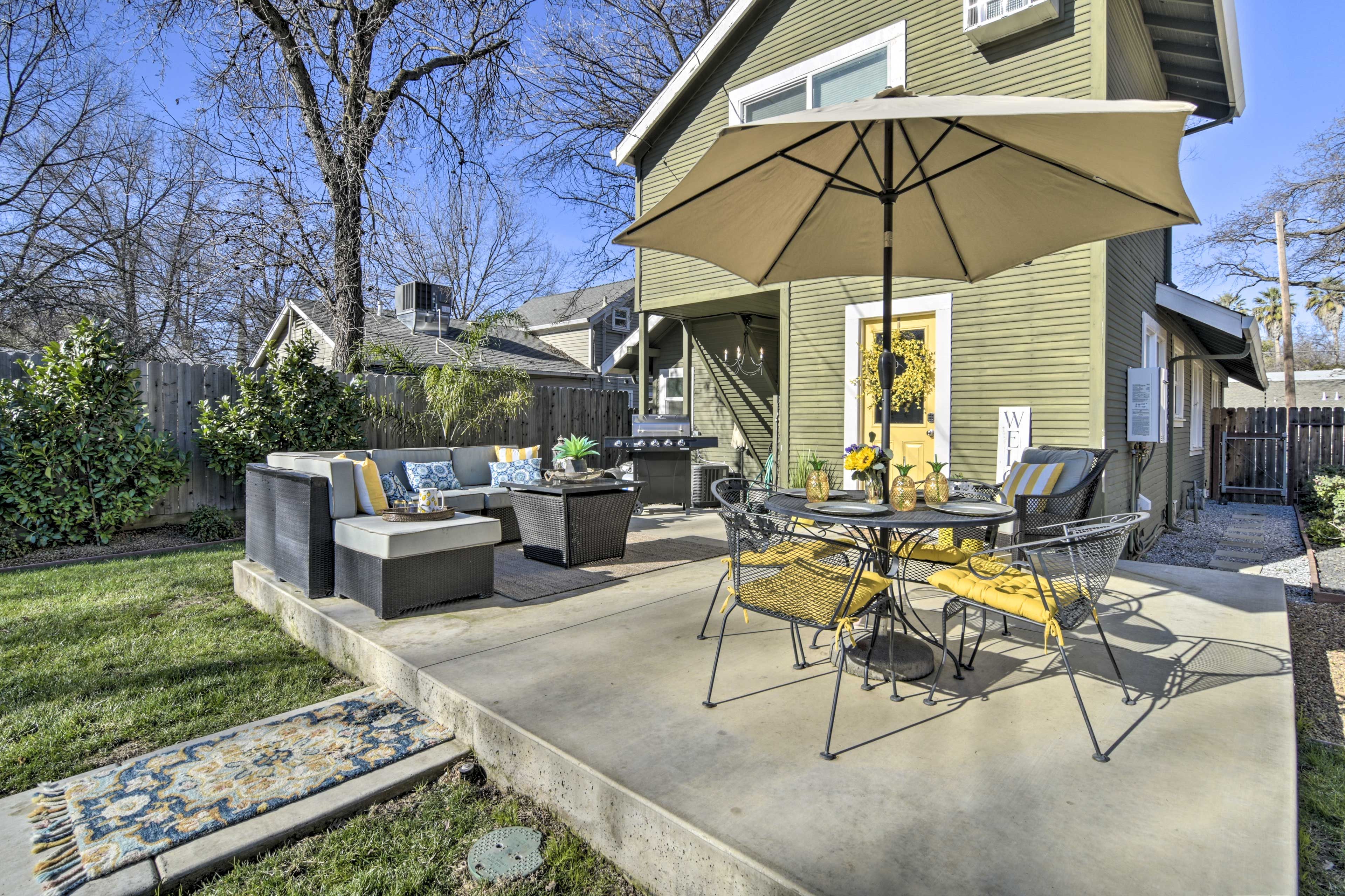 Backyard | Gas Grill | Fire Pit