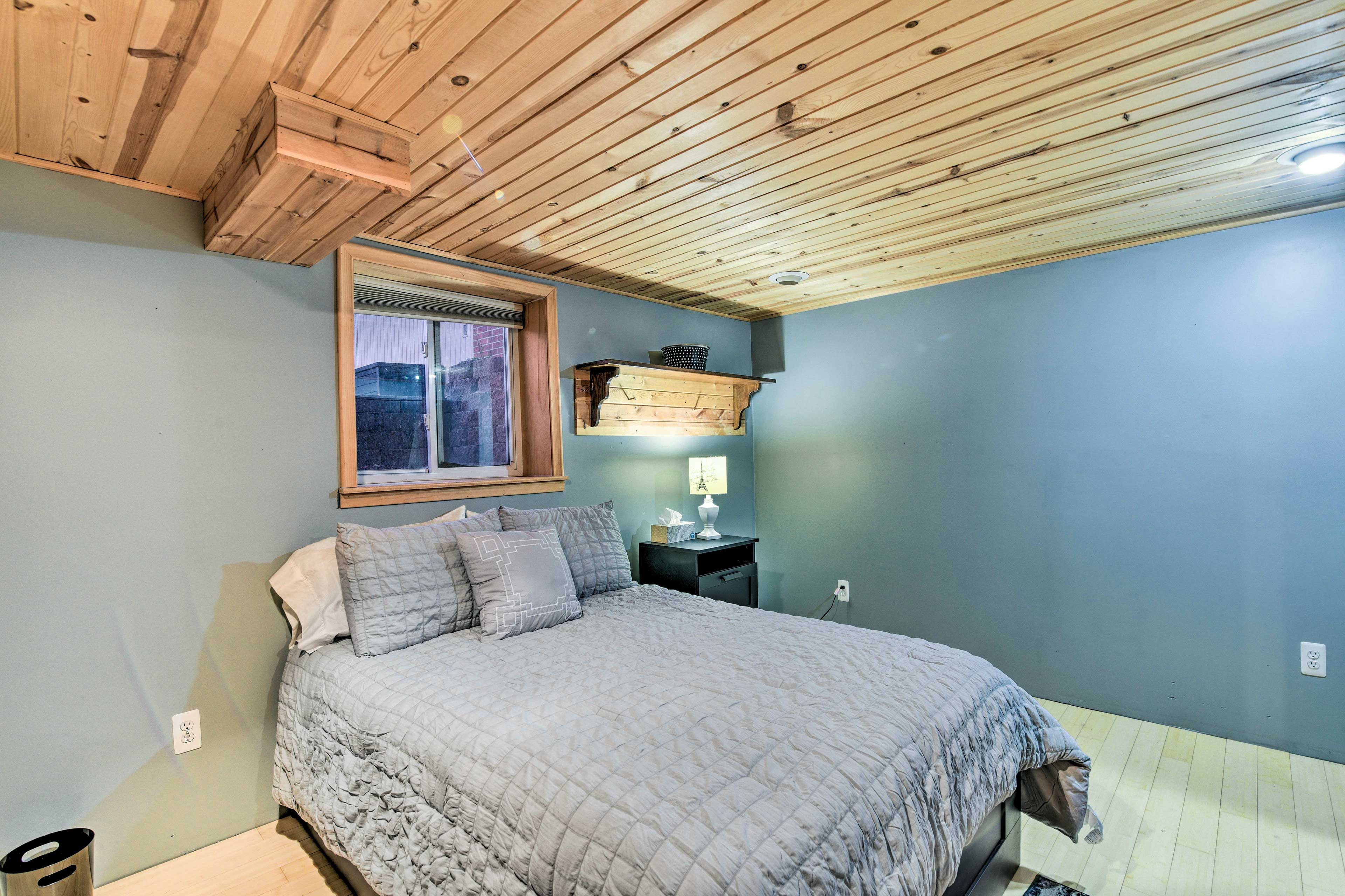 Bedroom 3 | Full Bed | Lower Level | Smart TV