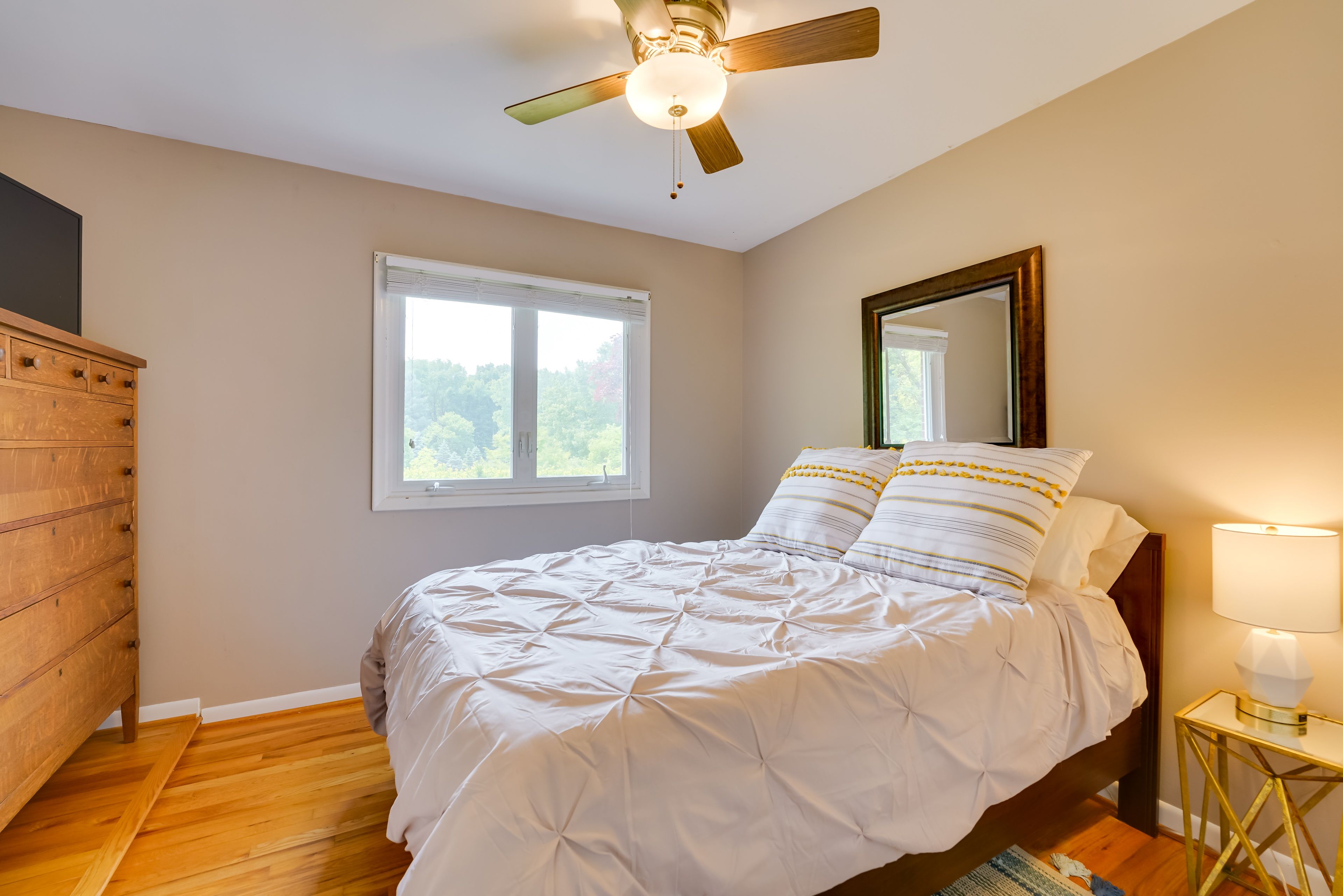 Bedroom 2 | Full Bed | Main Floor
