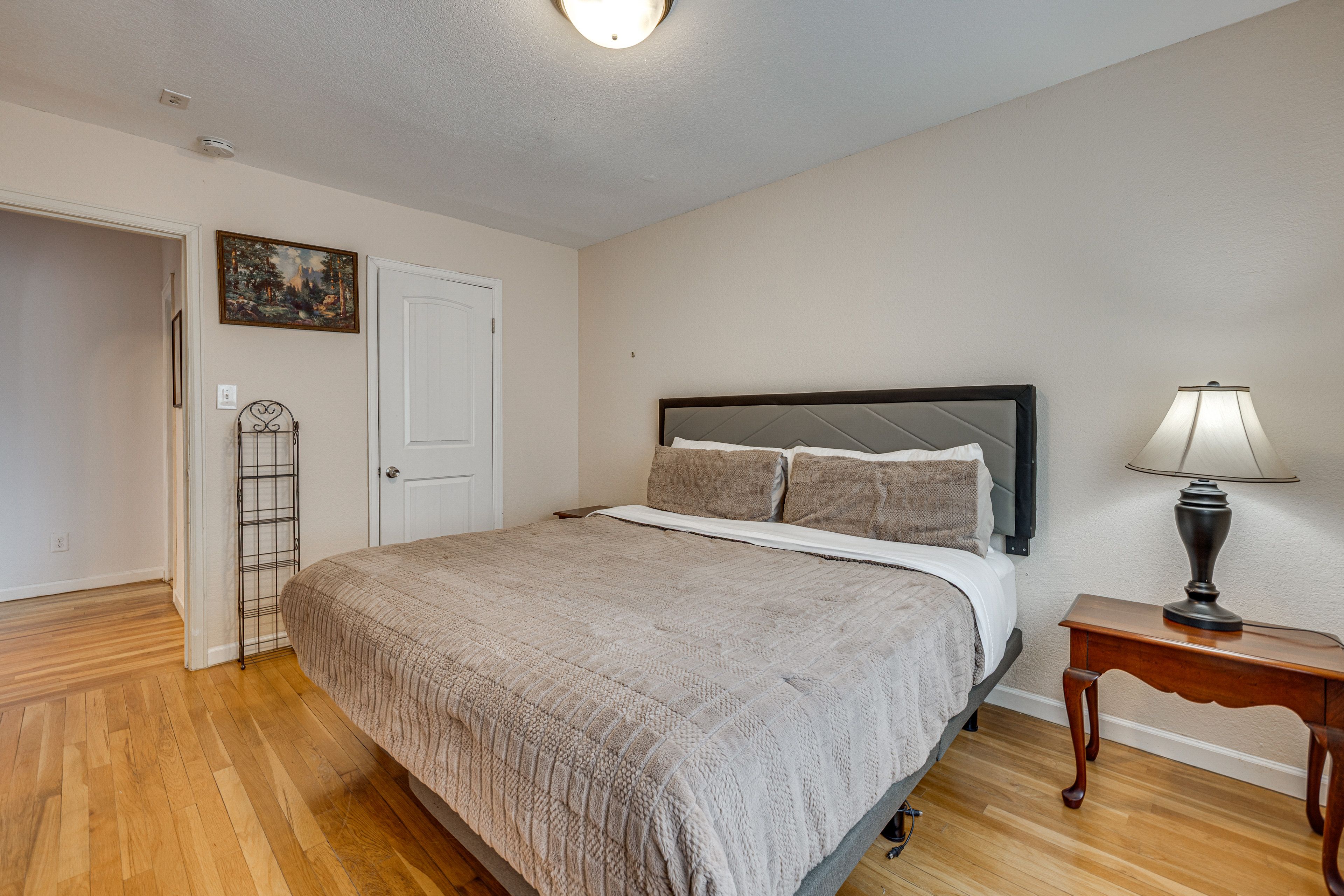 Bedroom 2 | King Bed | Main Floor