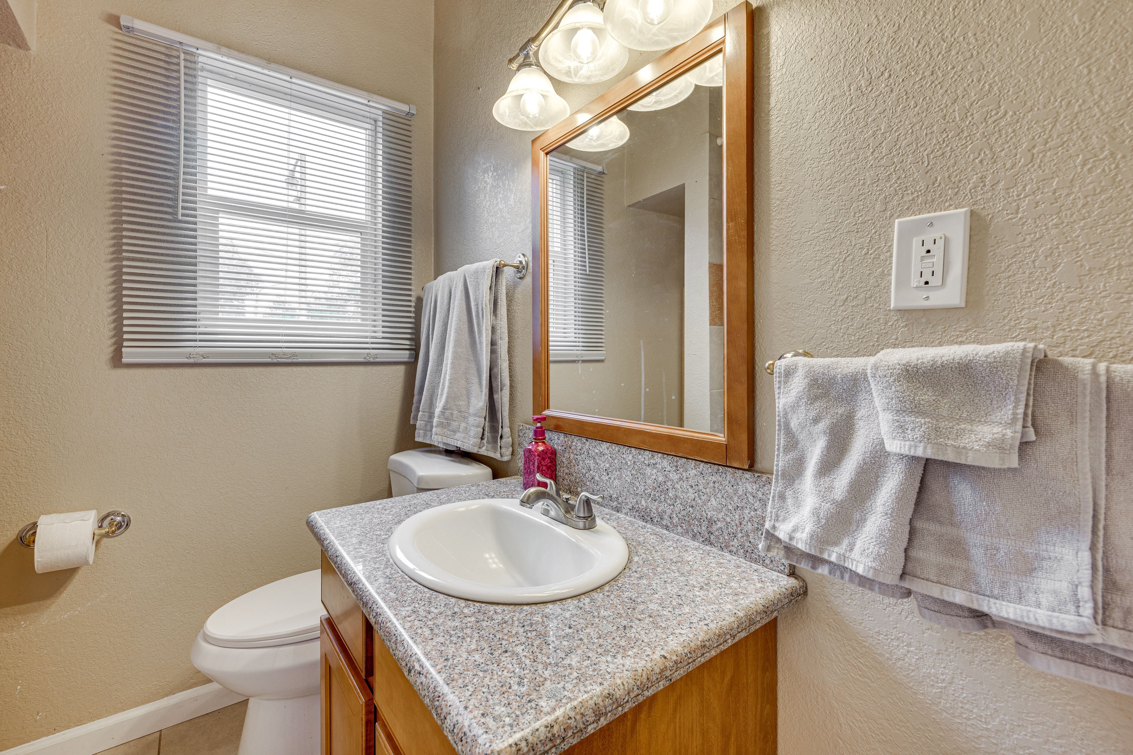 Bathroom | Main Floor