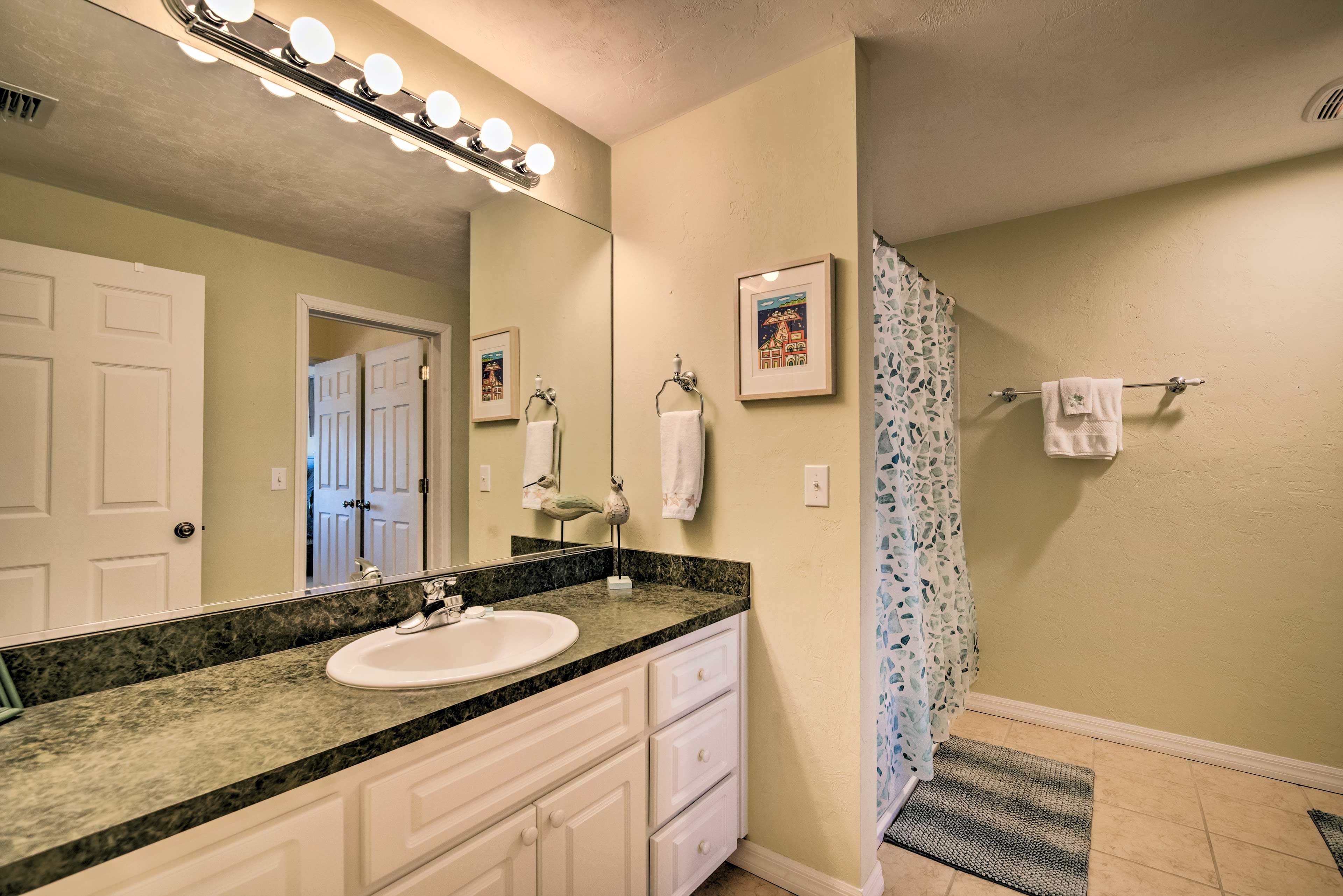 Full Bathroom | Shower/Tub Combo