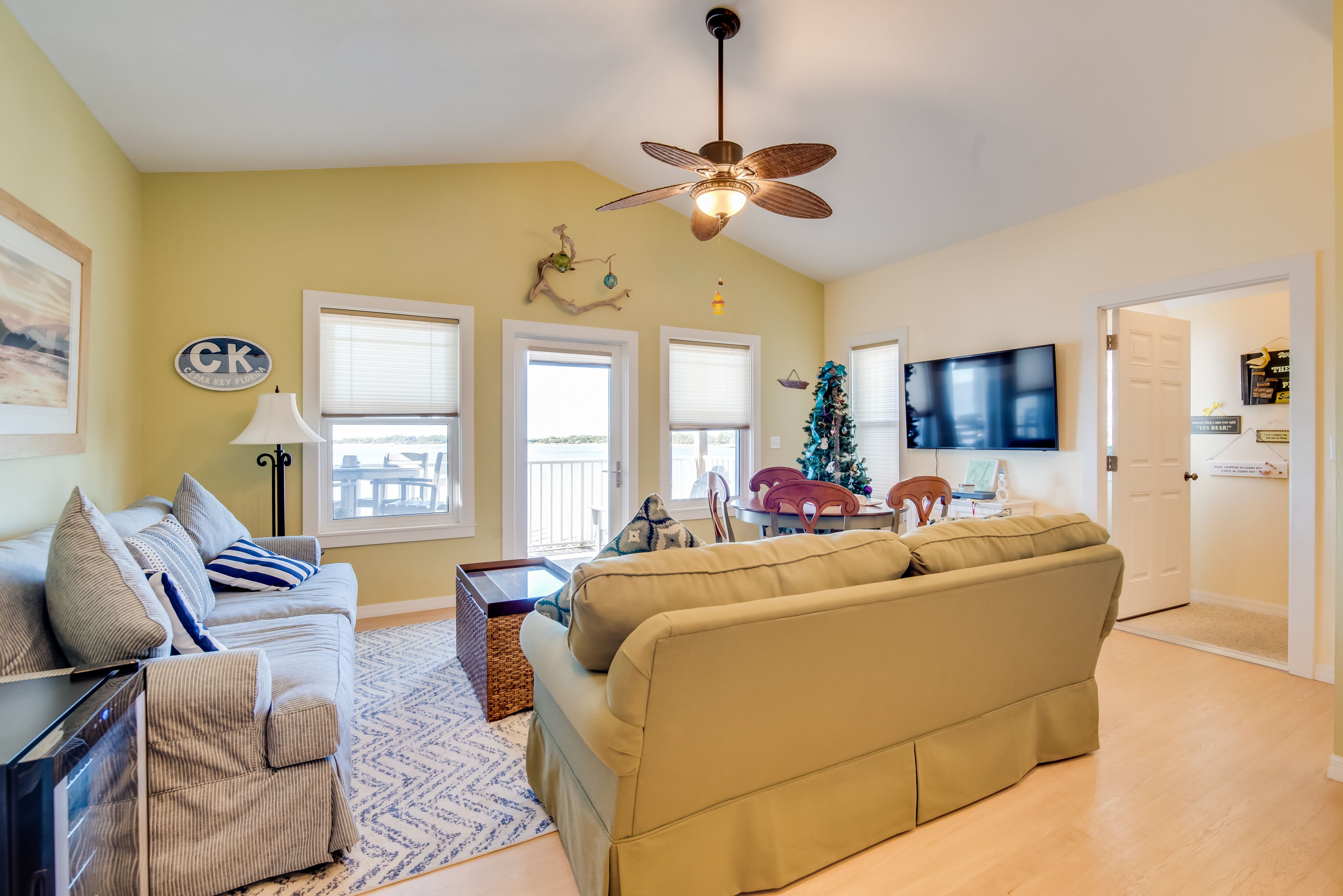 Living Area | Free WiFi | Smart TV | Central A/C & Heat