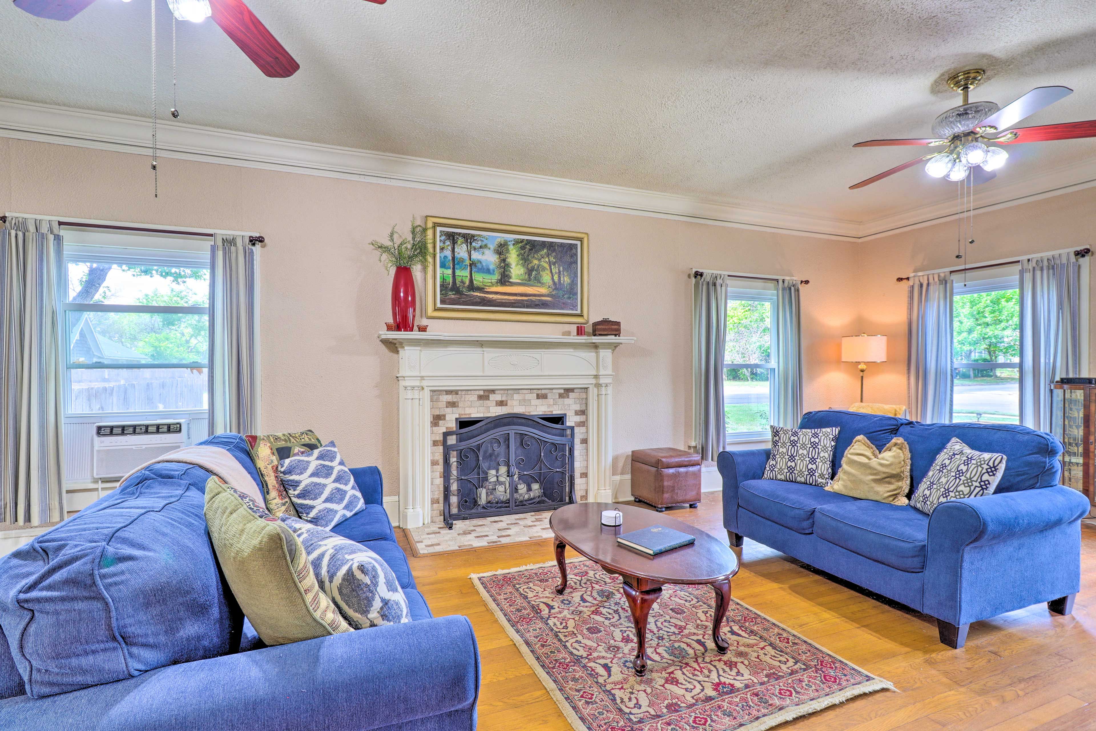 Living Room | Smart TV | Fireplace (Decorative) | 1st Floor