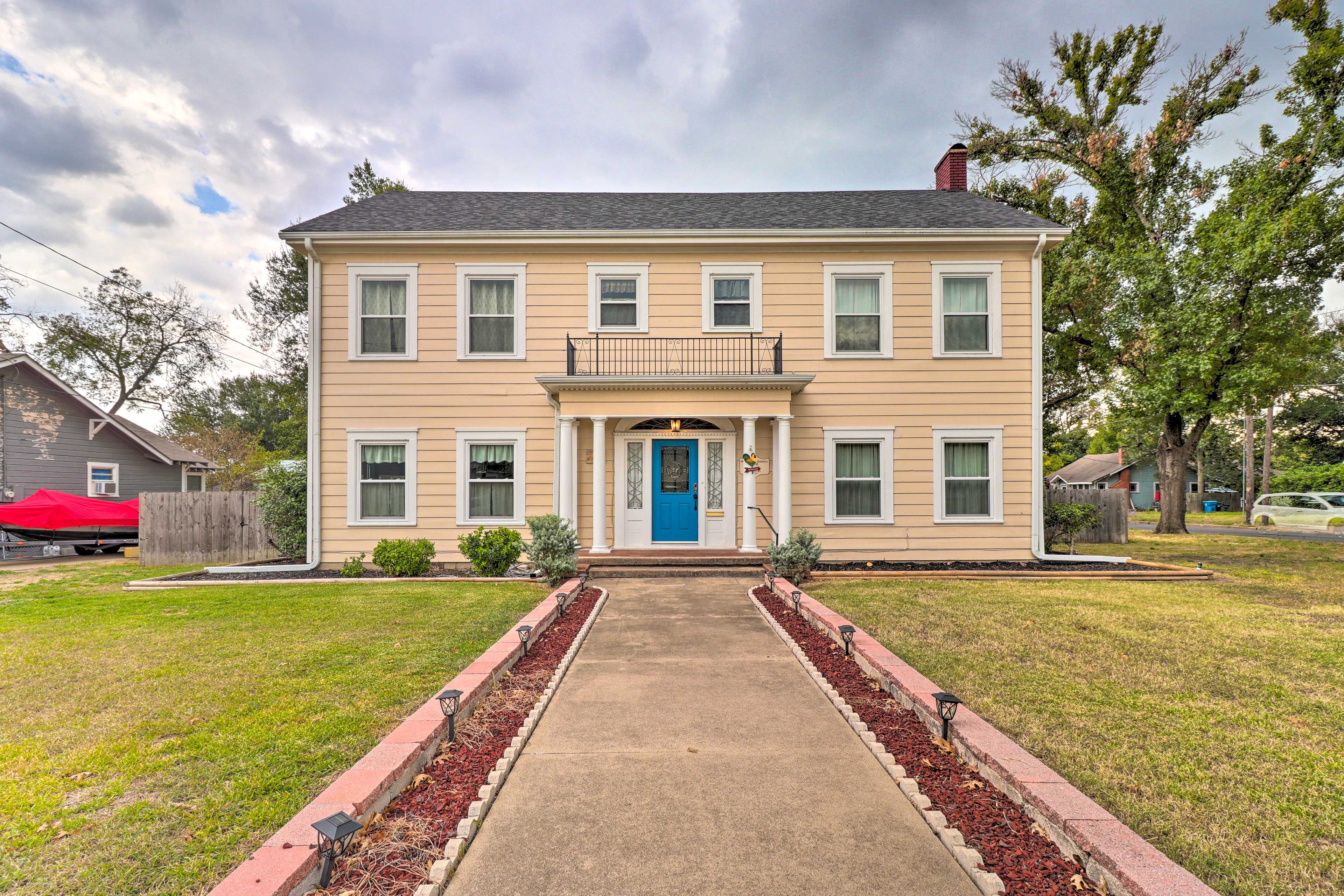 Exterior | Spacious Yard | 2-Story Home