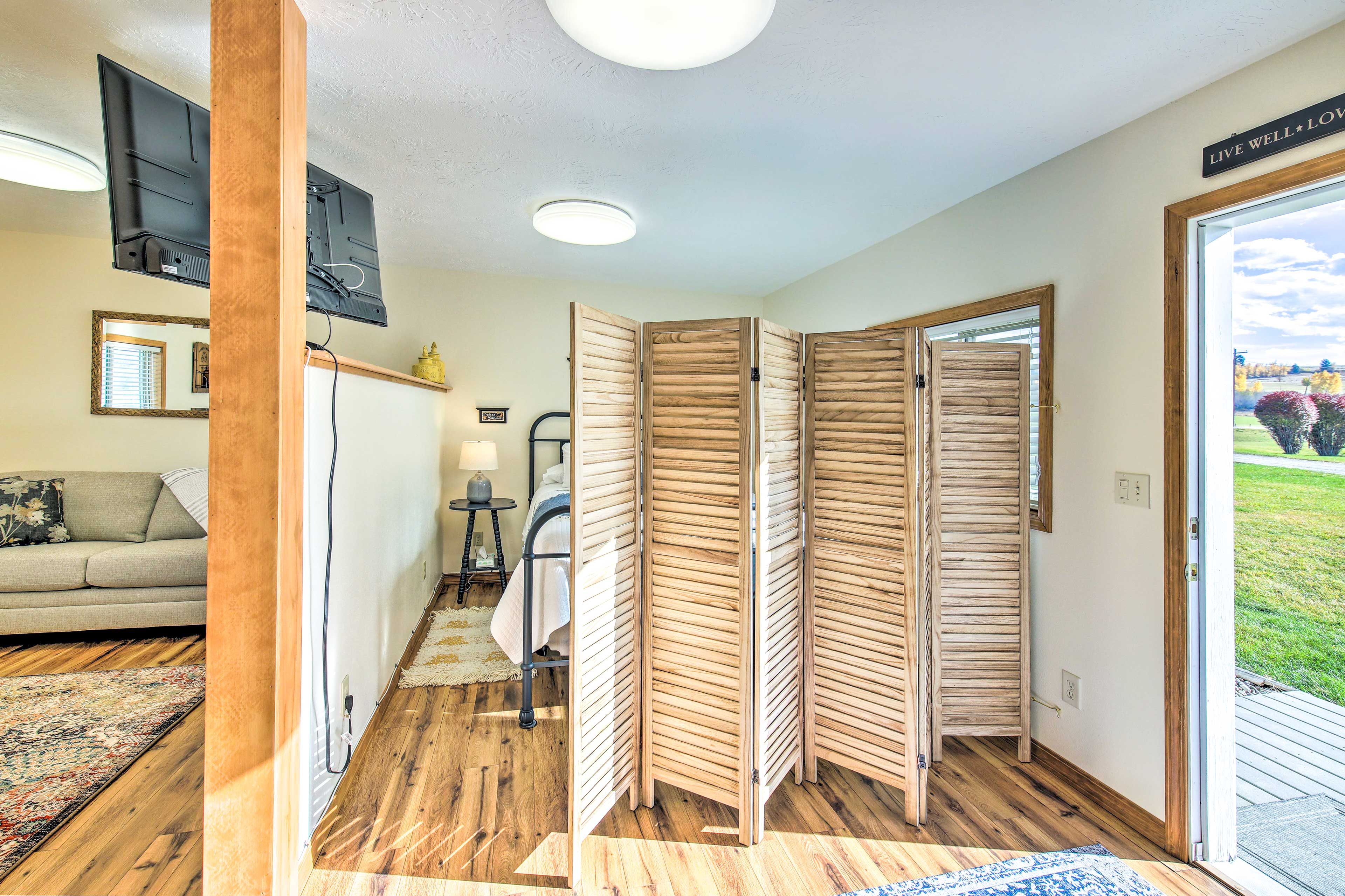 Studio | Queen Bed
