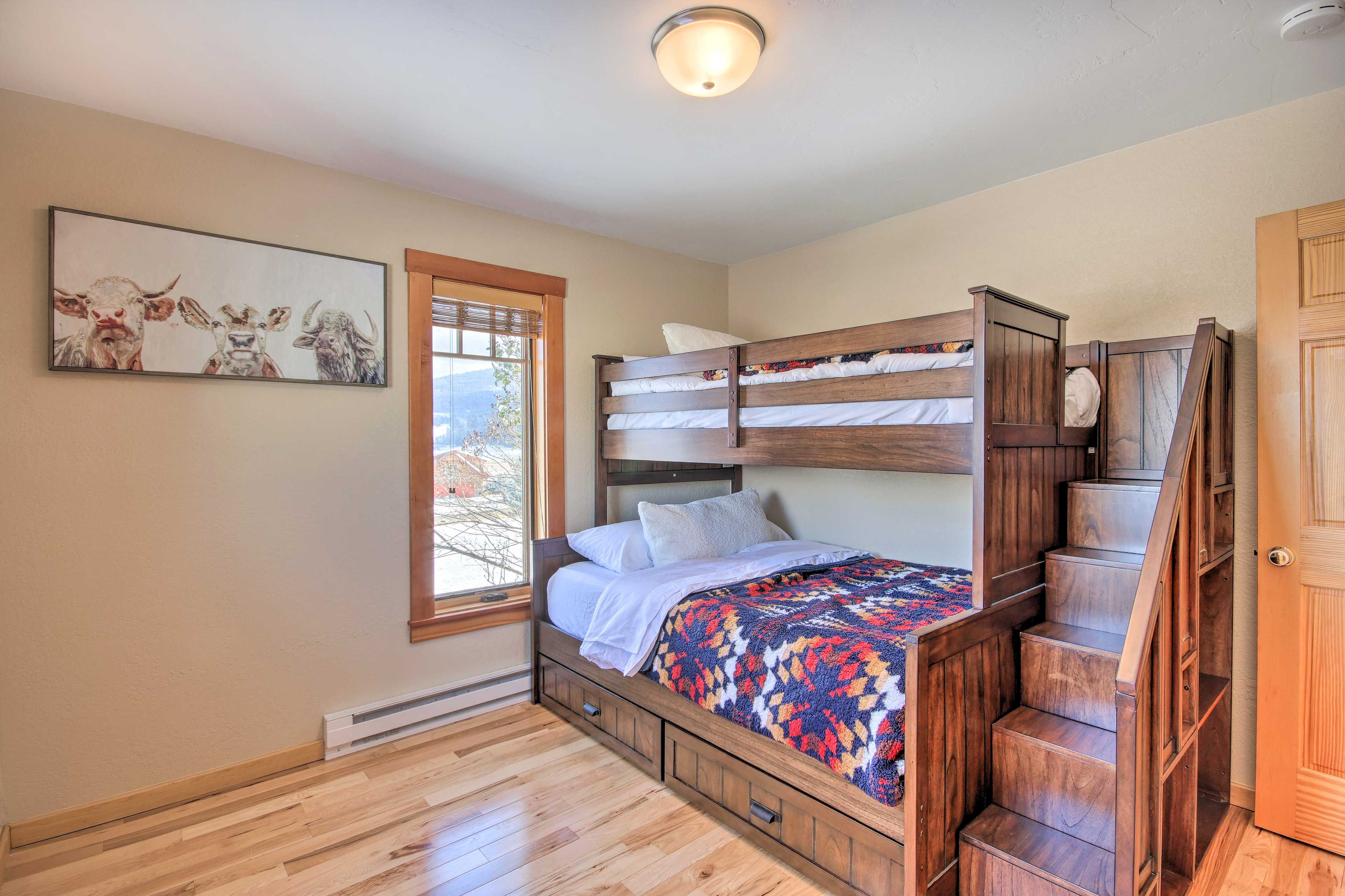 Bedroom 3 | Twin/Full Bunk Bed | Pack 'n Play | 1st Floor