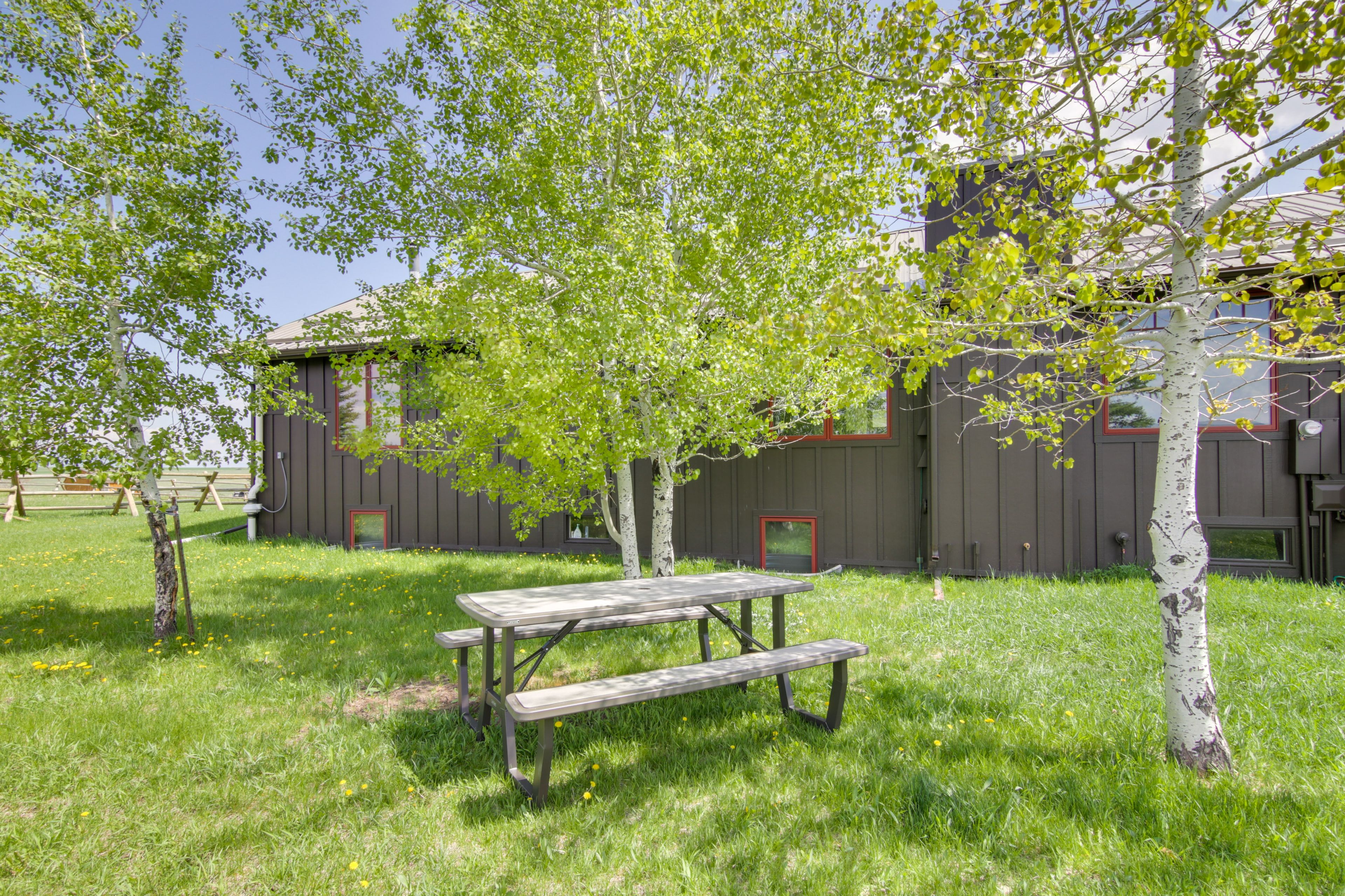 Private Yard | Fire Pit