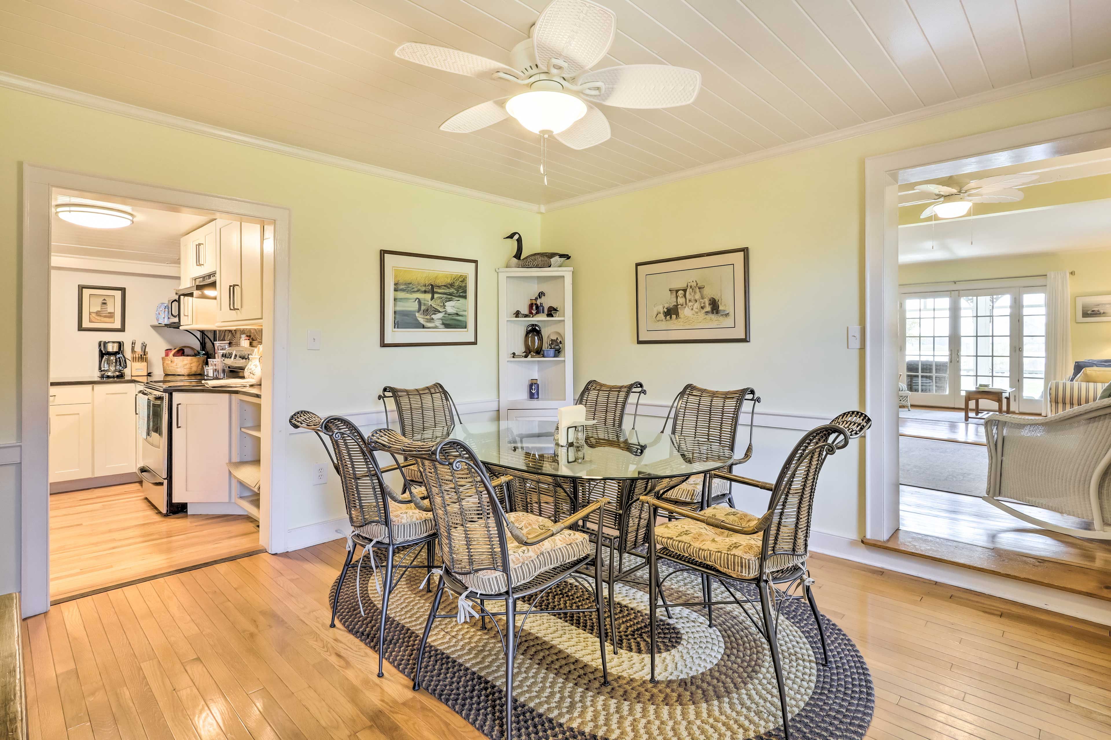 Dining Area | Dishware/Flatware