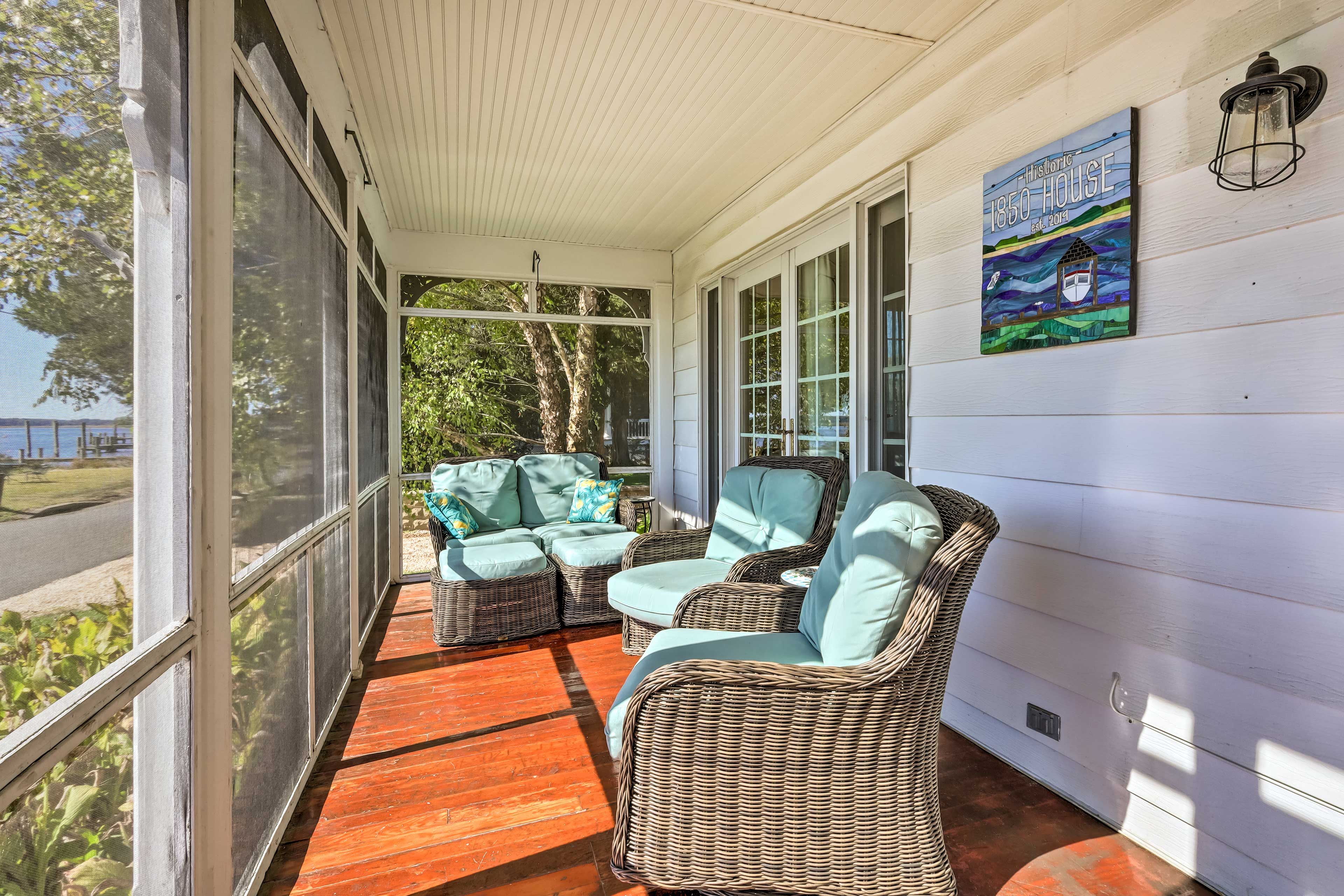 House Exterior | Screened Porch